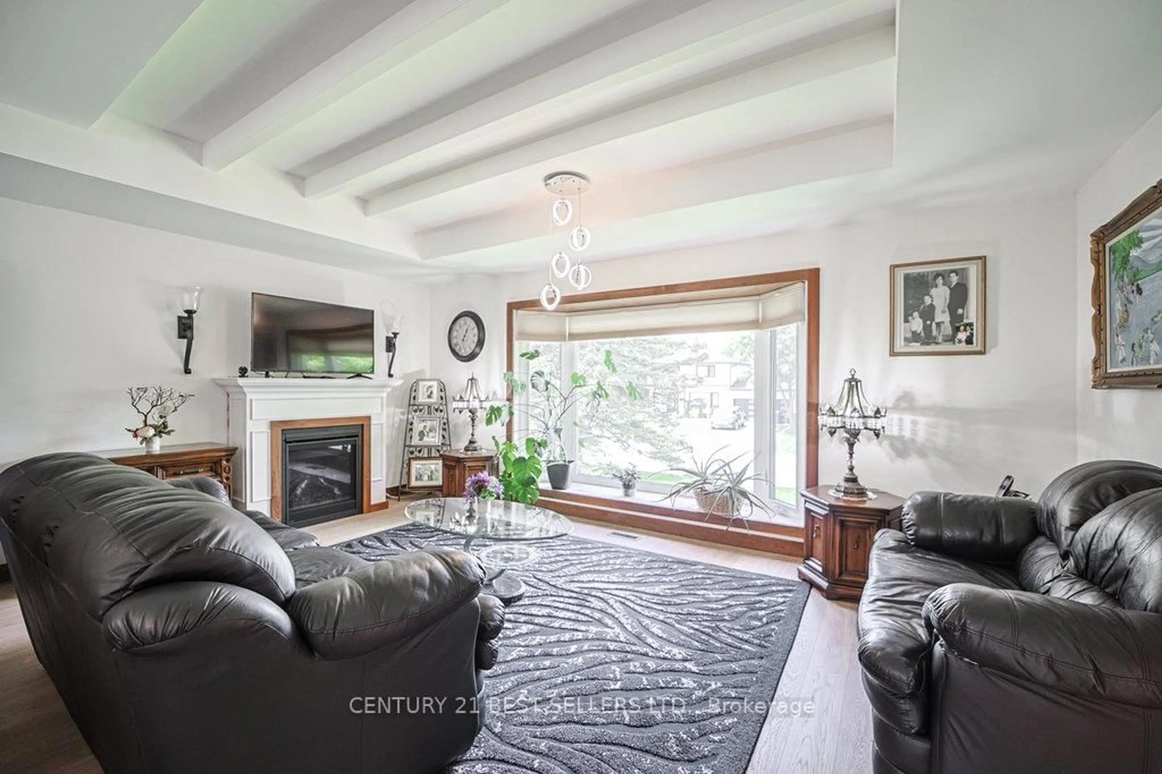 Living room with furniture, unknown for 126 Mellow Cres, Caledon Ontario L7E 1Z2