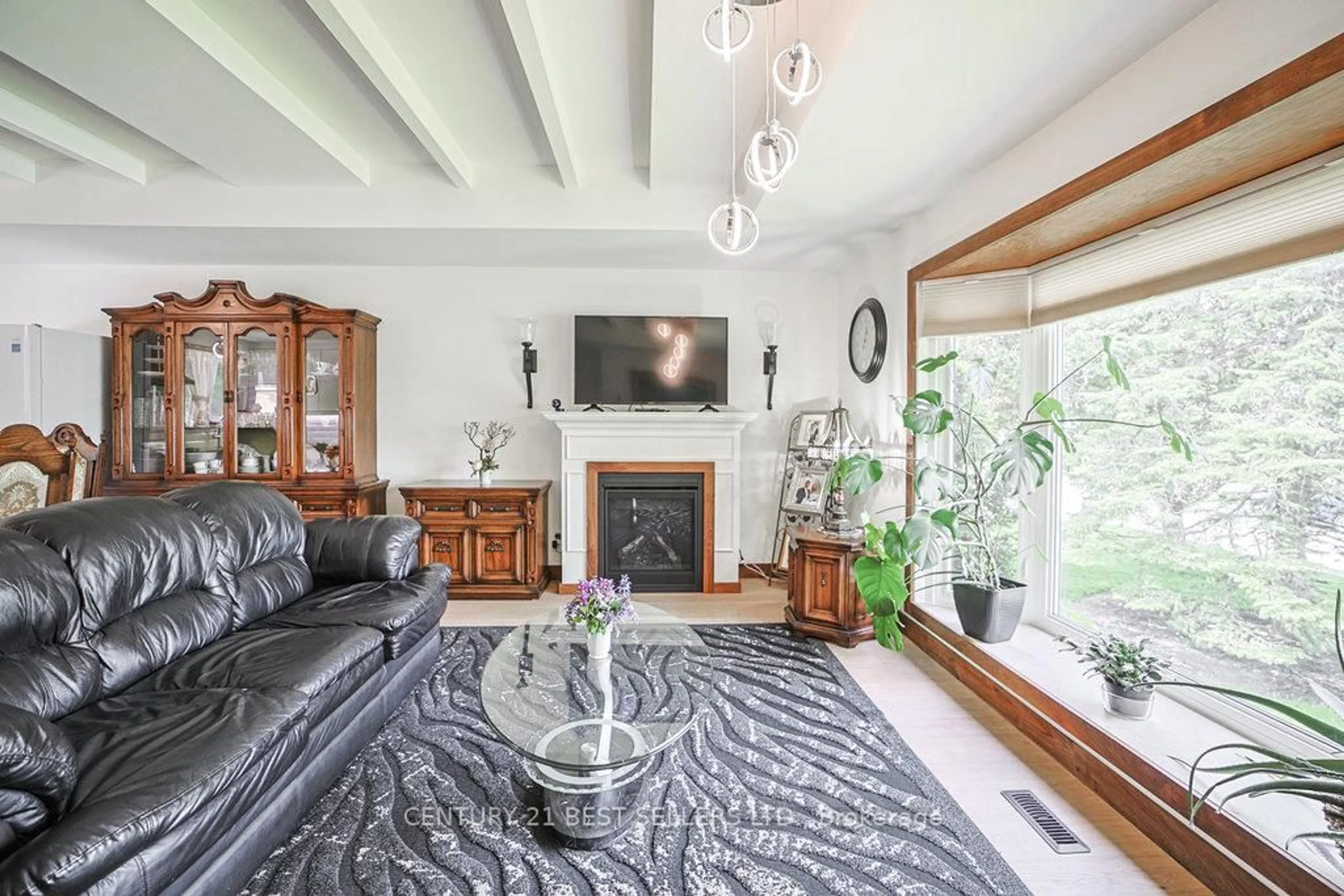 Living room with furniture, unknown for 126 Mellow Cres, Caledon Ontario L7E 1Z2