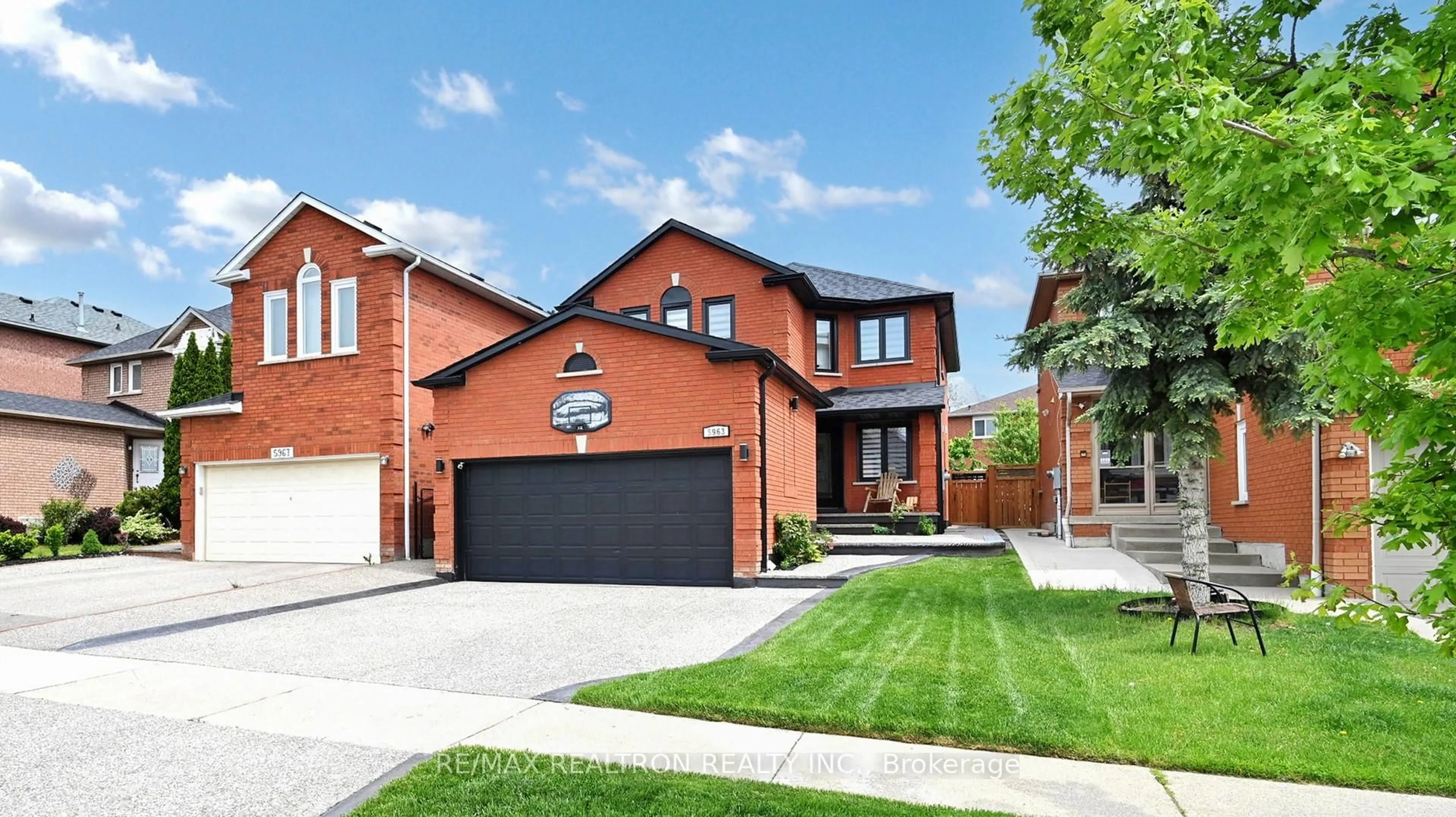 Home with brick exterior material, street for 5963 Cherrywood Pl, Mississauga Ontario L5M 4Z6