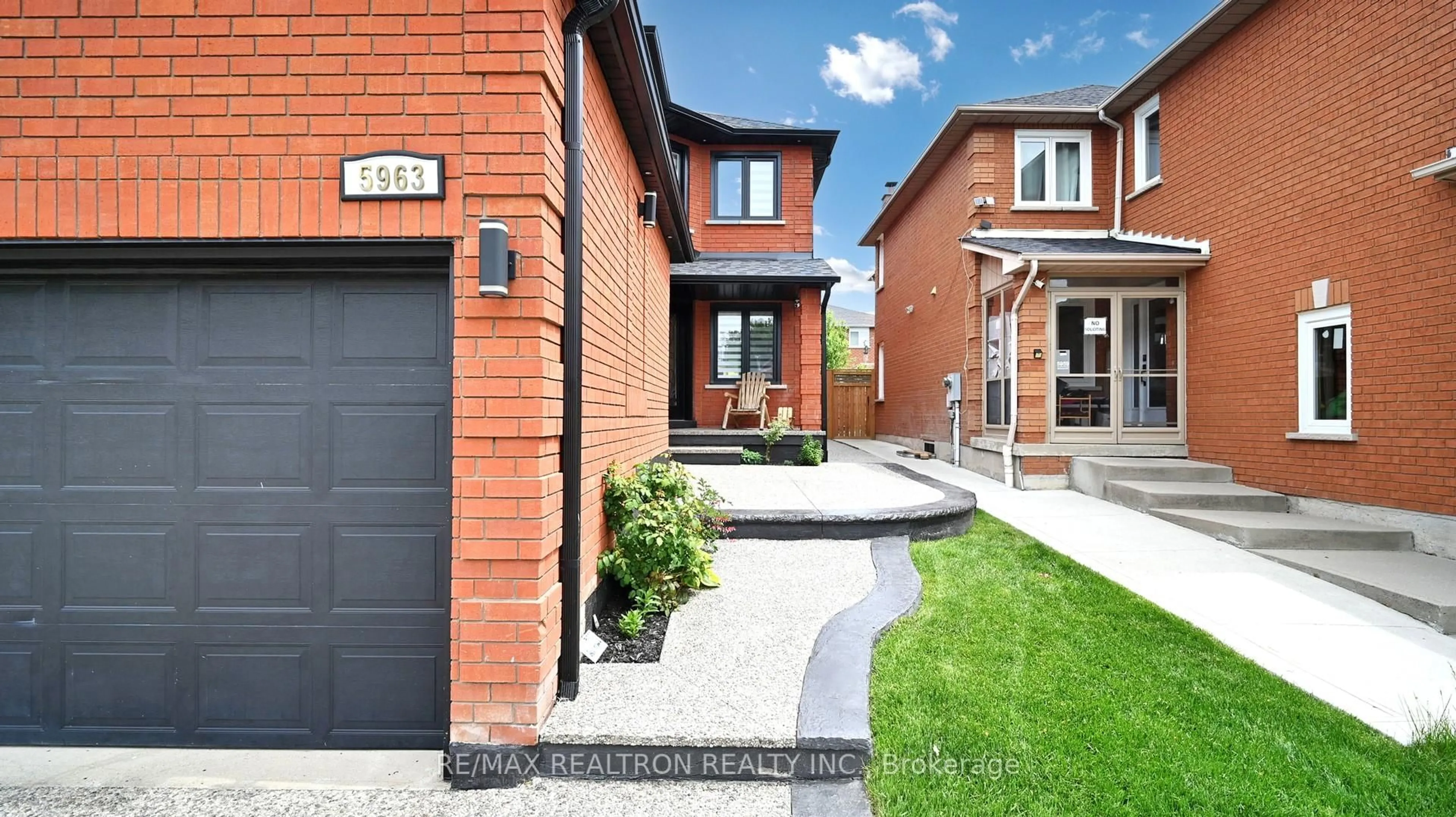 Home with brick exterior material, street for 5963 Cherrywood Pl, Mississauga Ontario L5M 4Z6
