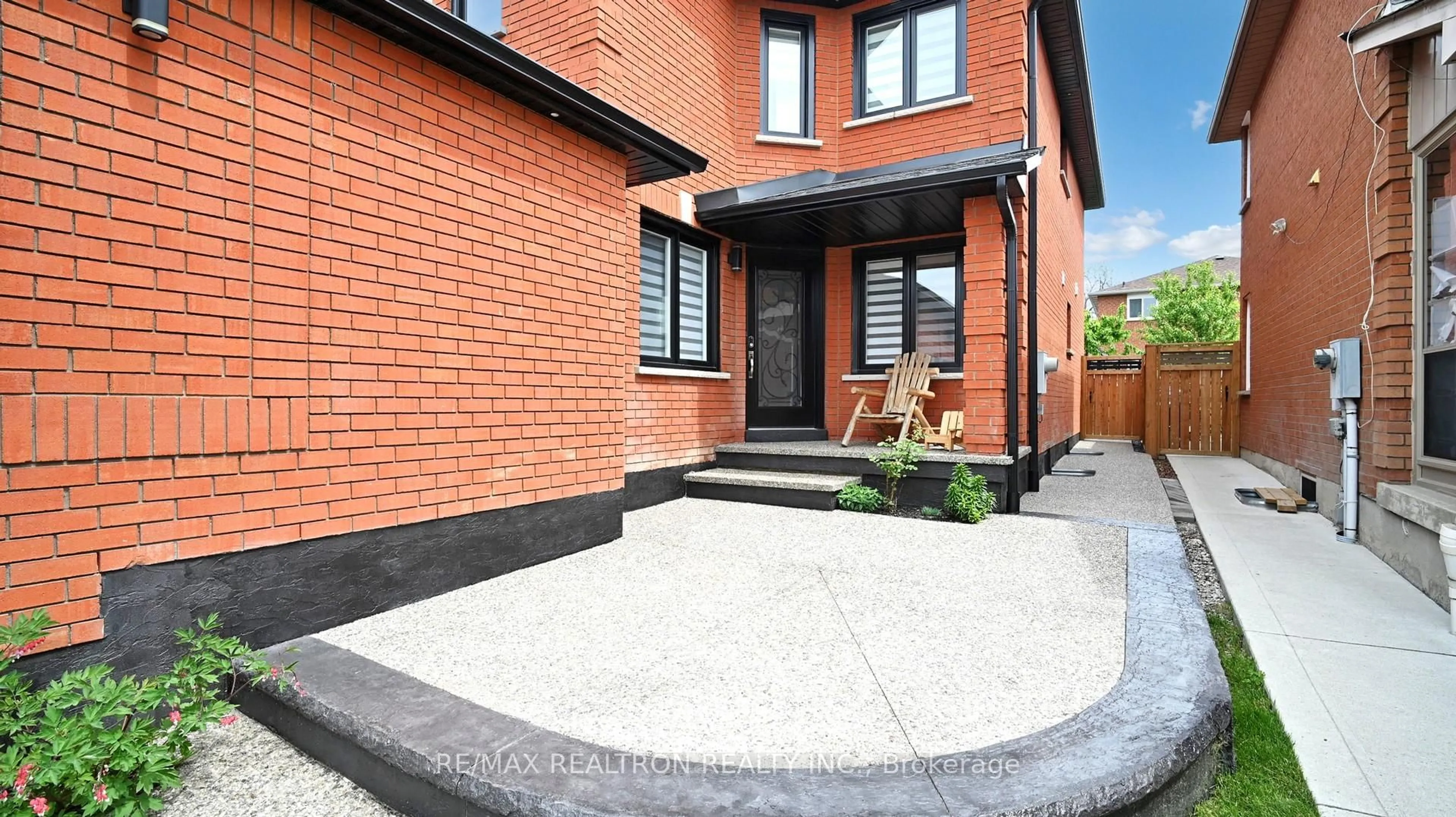 Home with brick exterior material, street for 5963 Cherrywood Pl, Mississauga Ontario L5M 4Z6
