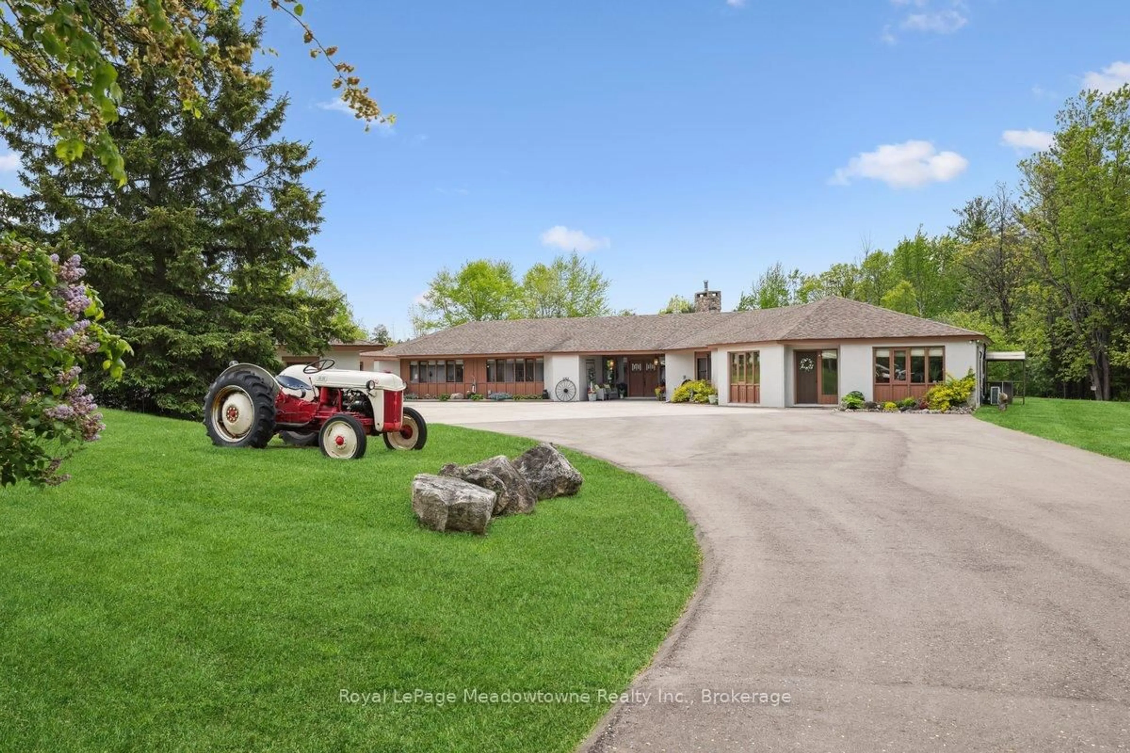 A pic from outside/outdoor area/front of a property/back of a property/a pic from drone, mountain view for 10632 Fifth Line, Milton Ontario N0B 2K0