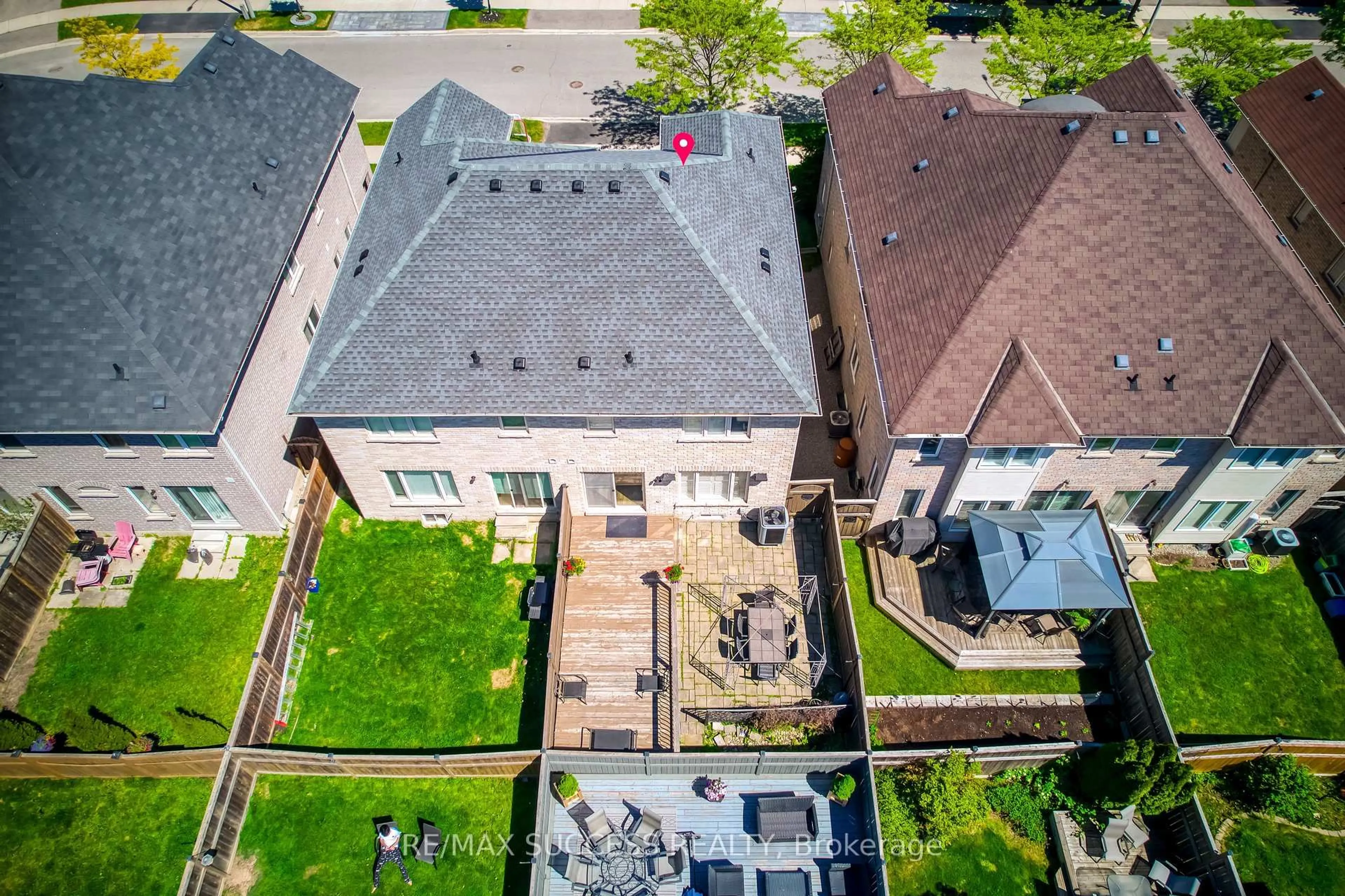 A pic from outside/outdoor area/front of a property/back of a property/a pic from drone, street for 4275 Murvel Ave, Burlington Ontario L7M 0M9