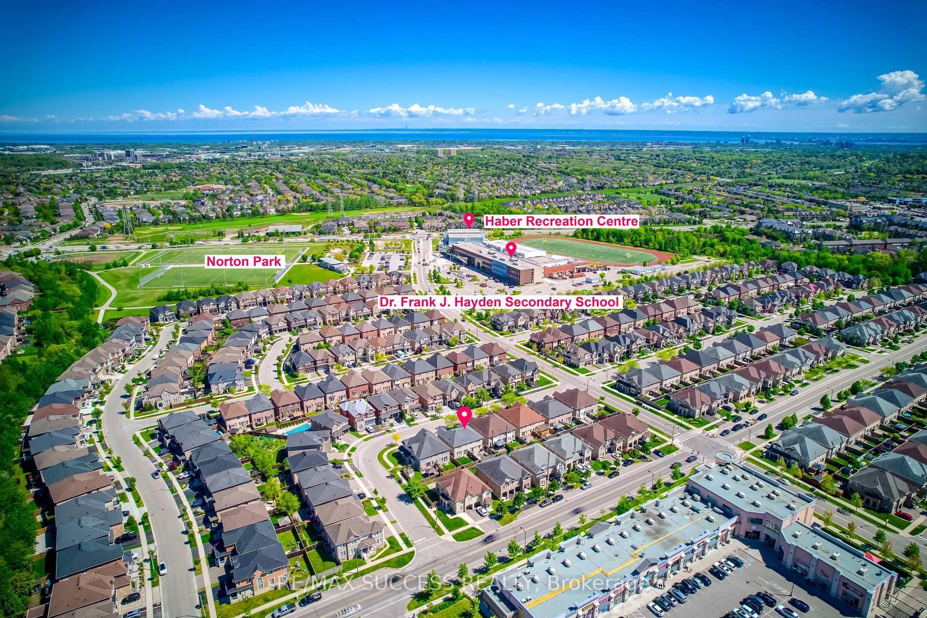 A pic from outside/outdoor area/front of a property/back of a property/a pic from drone, street for 4275 Murvel Ave, Burlington Ontario L7M 0M9