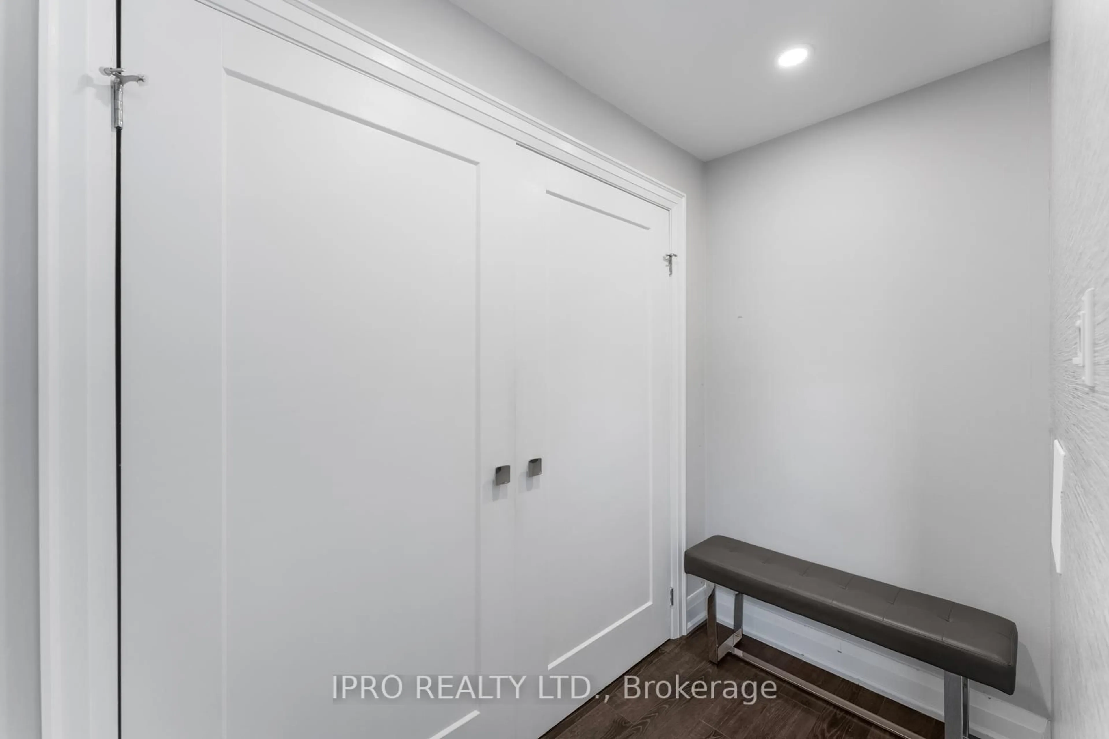 Indoor entryway for 132 Bartley Bull Pkwy, Brampton Ontario L6W 2J9