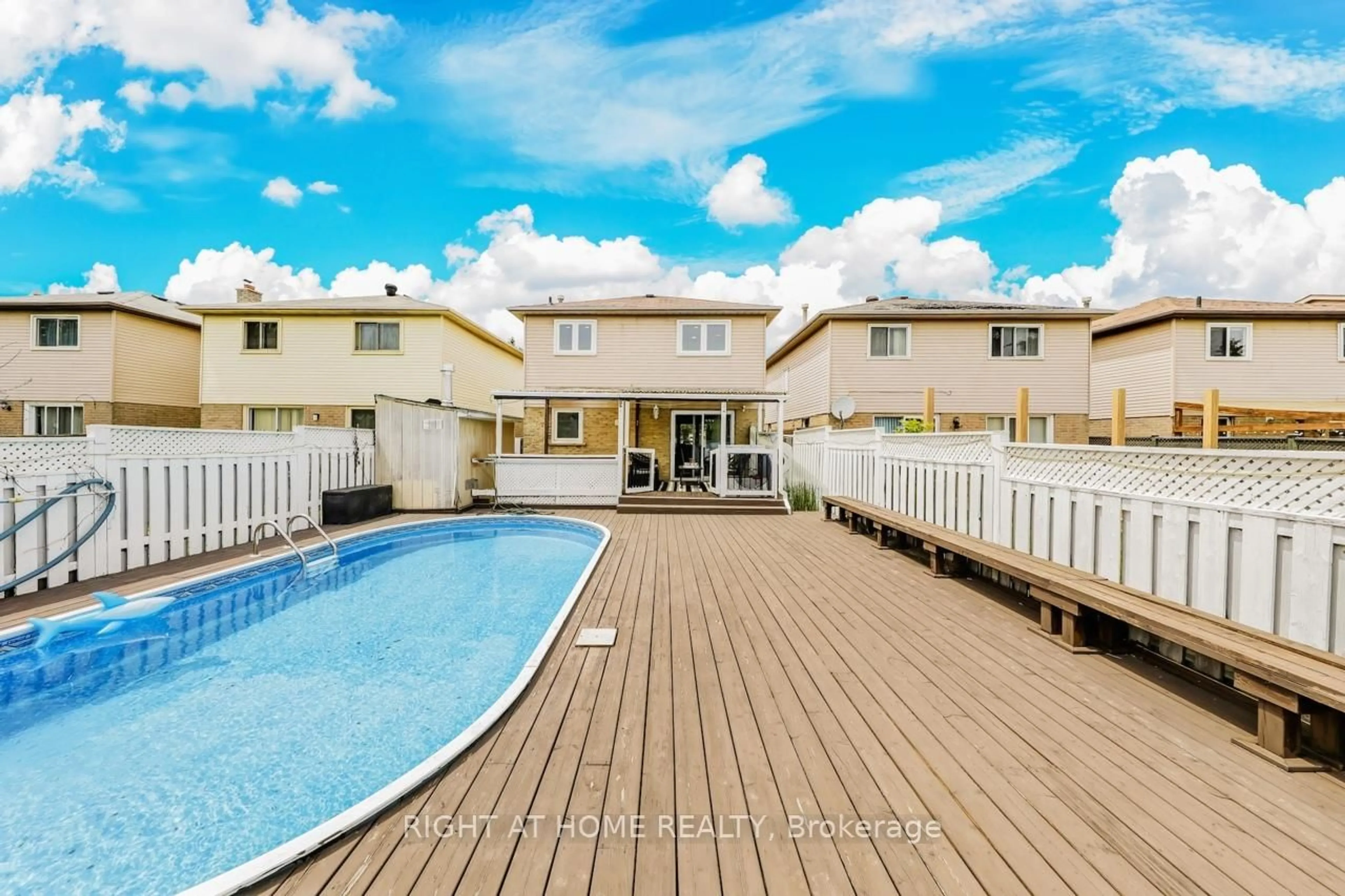 Pool for 30 Mayberry Crt, Brampton Ontario L6S 5B2