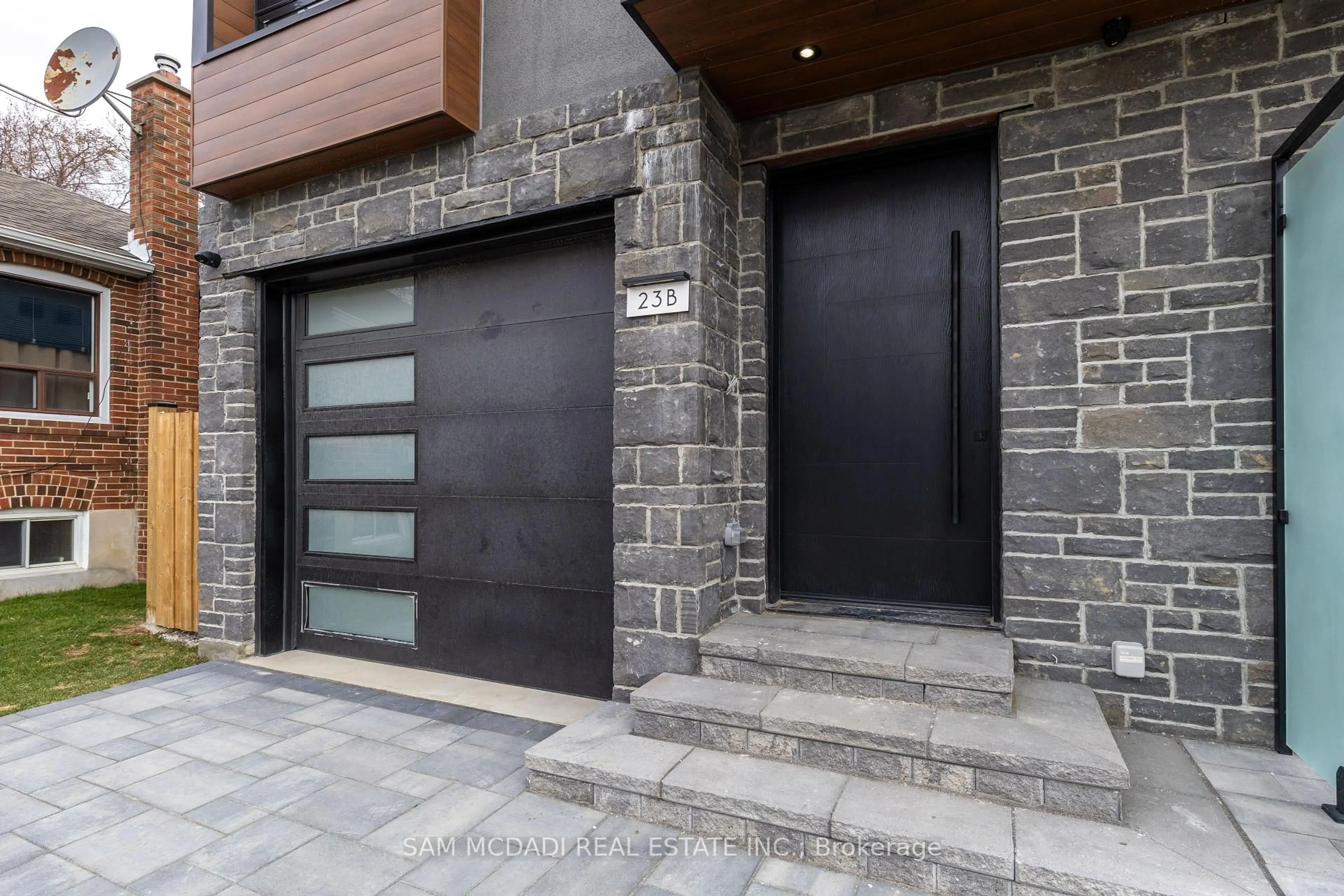 Unknown for 23B Maple Ave, Mississauga Ontario L5H 2S1