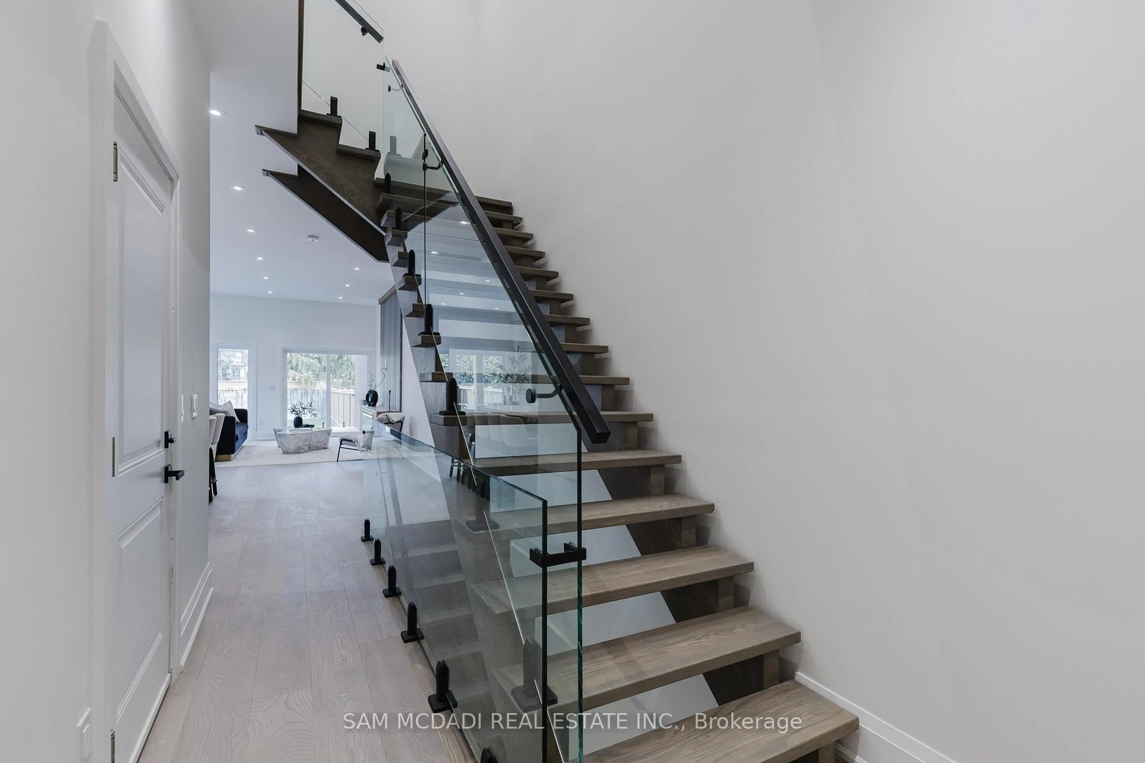 Stairs for 23B Maple Ave, Mississauga Ontario L5H 2S1