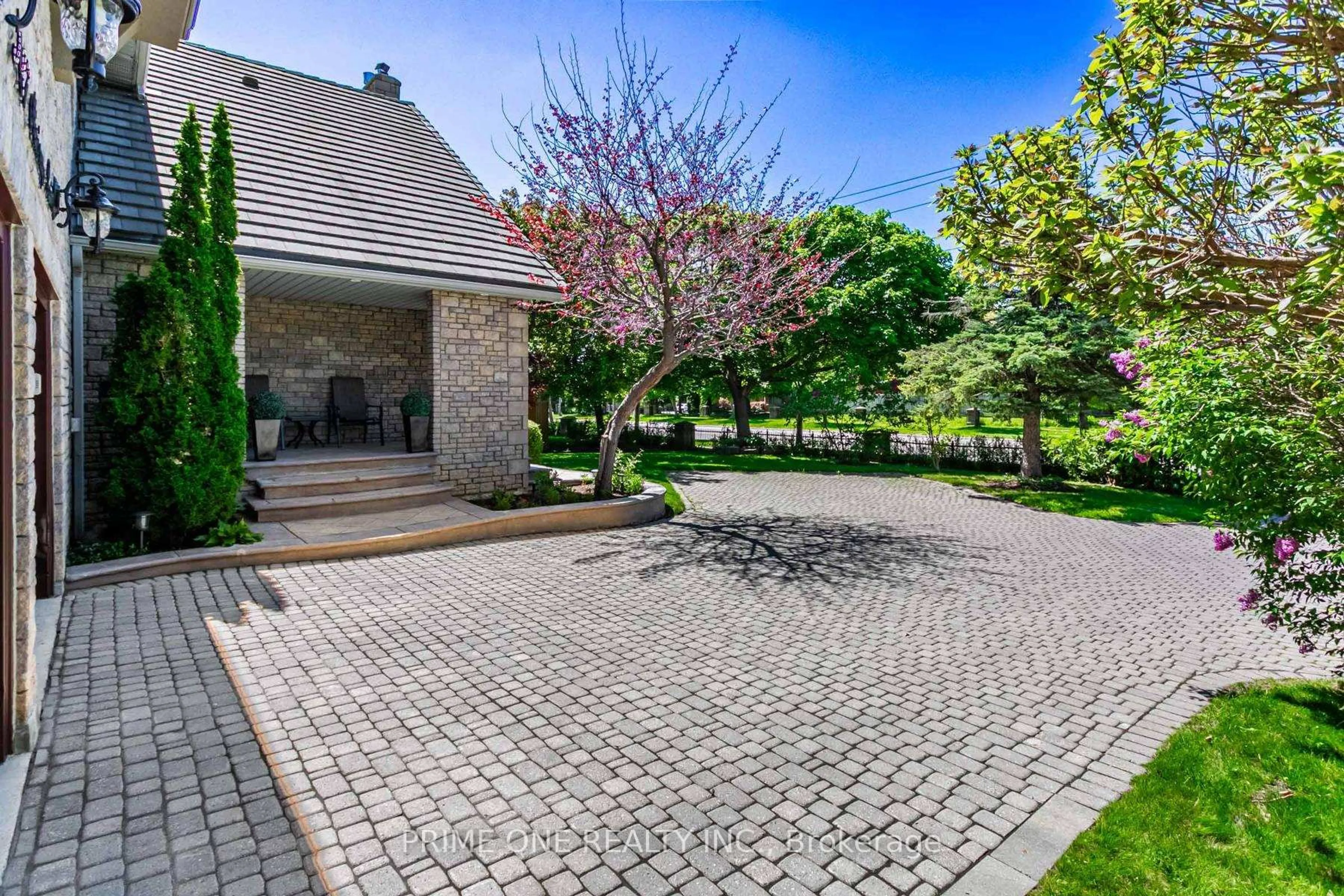 Patio, street for 5087 Mississauga Rd, Mississauga Ontario L5M 4Y1
