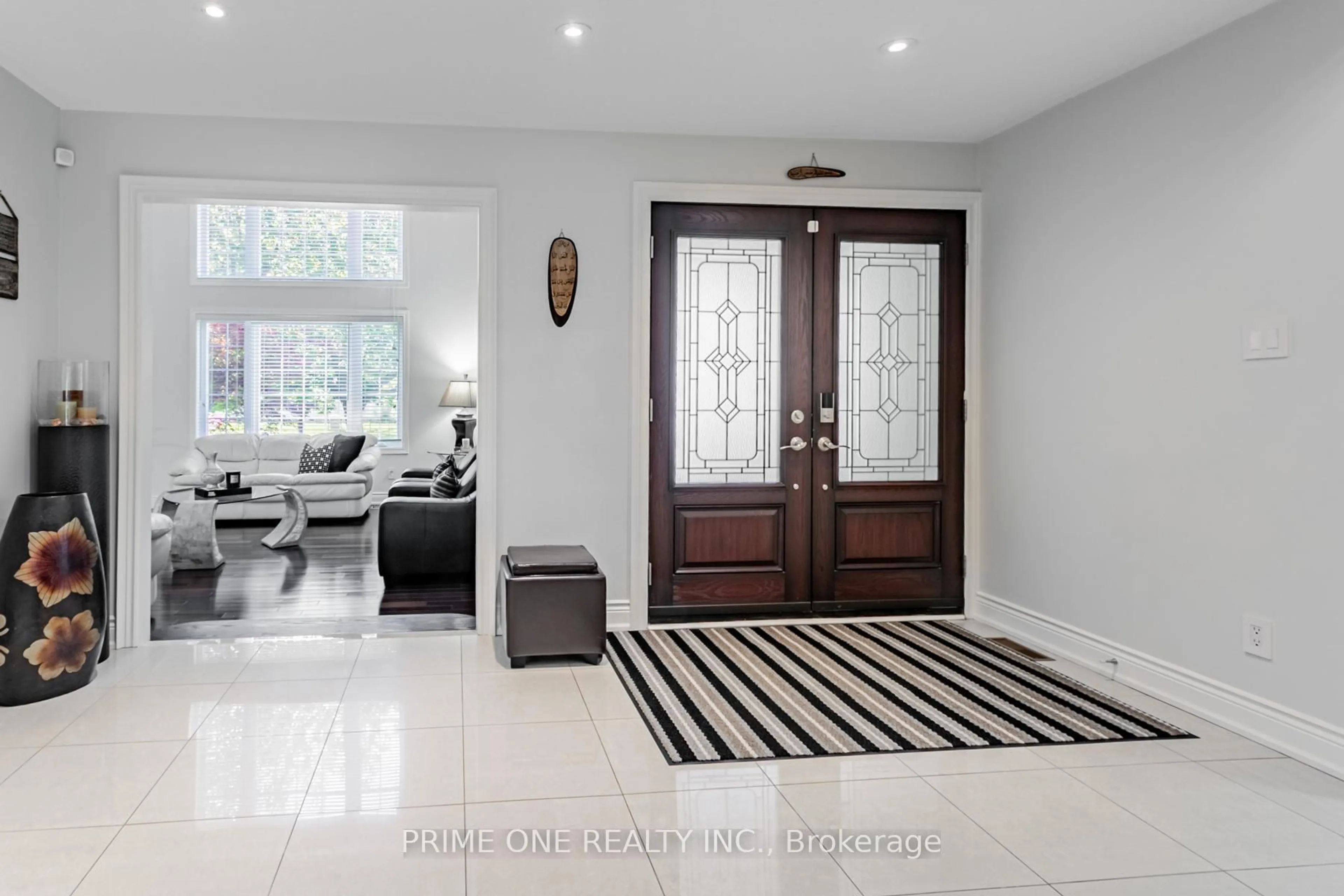 Indoor entryway for 5087 Mississauga Rd, Mississauga Ontario L5M 4Y1