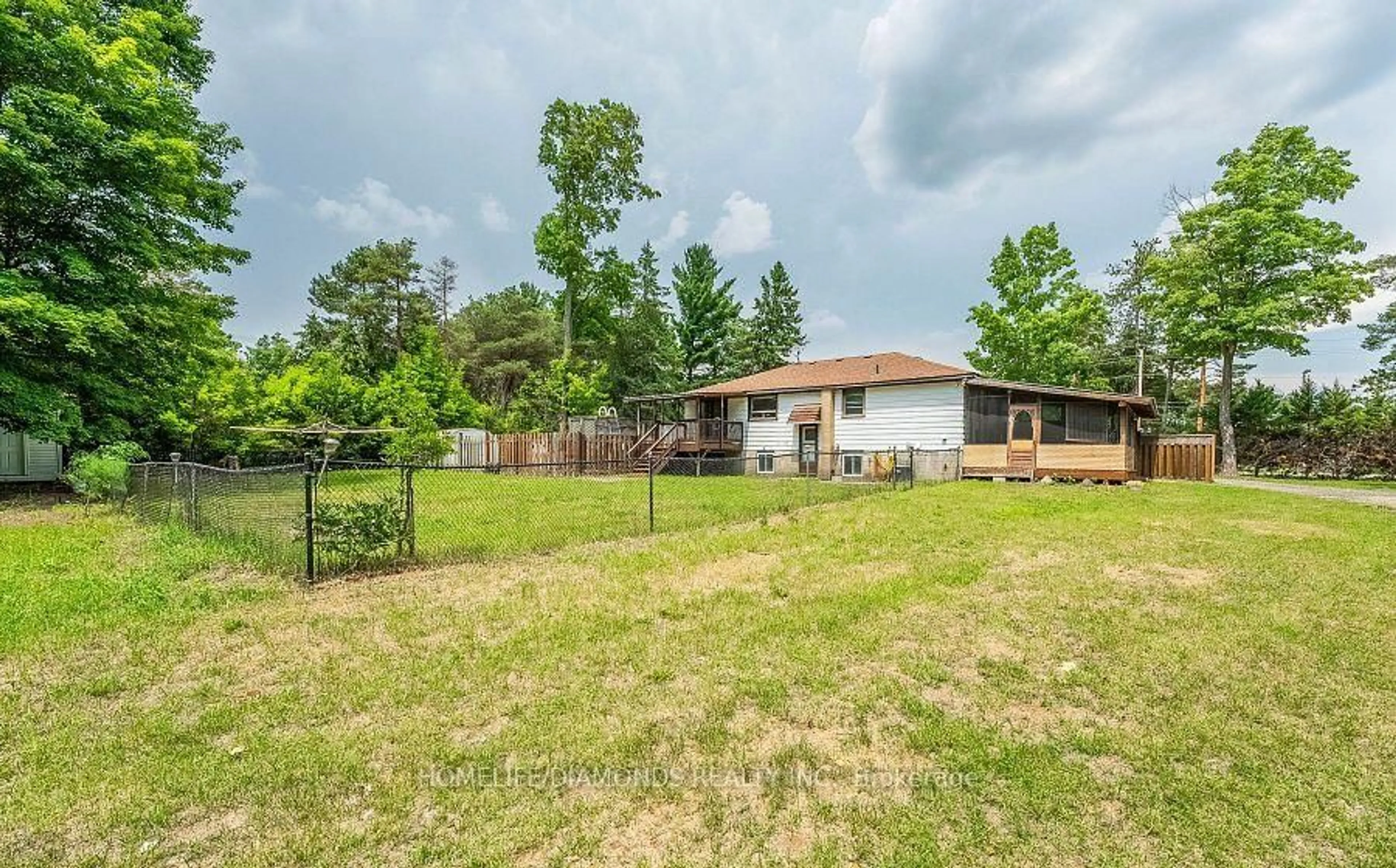 A pic from outside/outdoor area/front of a property/back of a property/a pic from drone, mountain view for 17292 MOUNT HOPE Rd, Caledon Ontario L7E 3K9