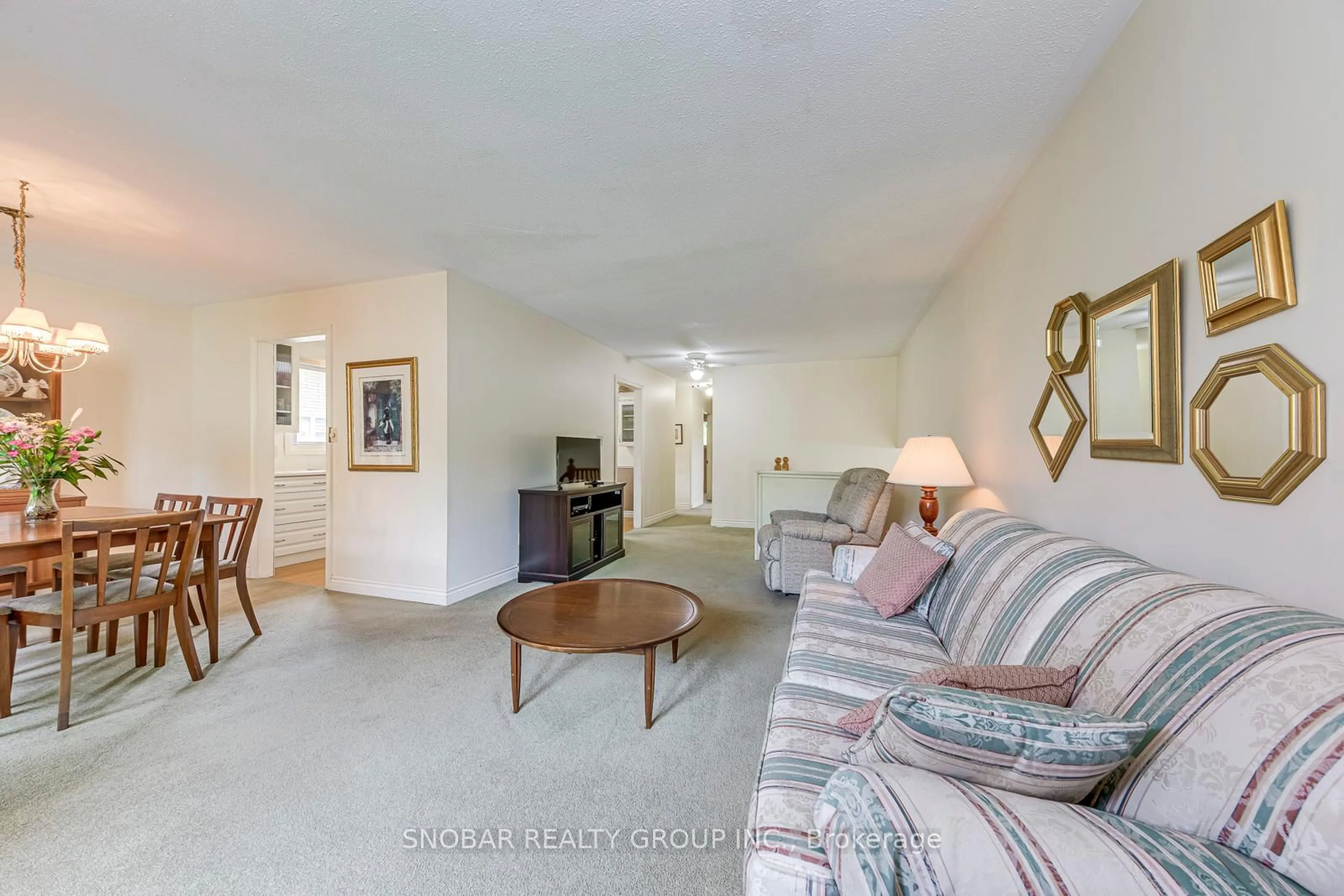 Living room with furniture, unknown for 4428 Bennett Rd, Burlington Ontario L7L 1Y8