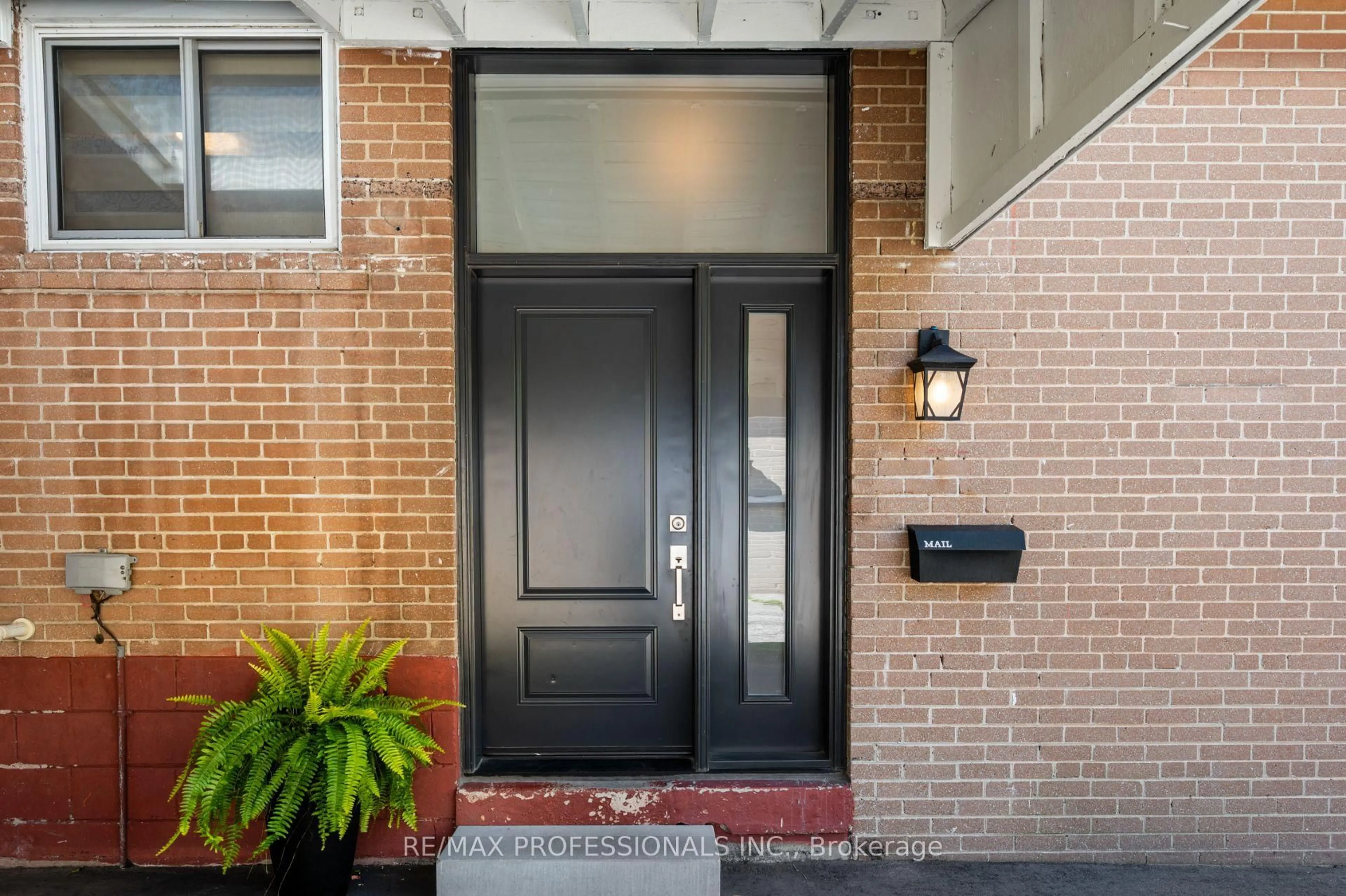 Indoor entryway for 19 Wellesworth Dr, Toronto Ontario M9C 4P5