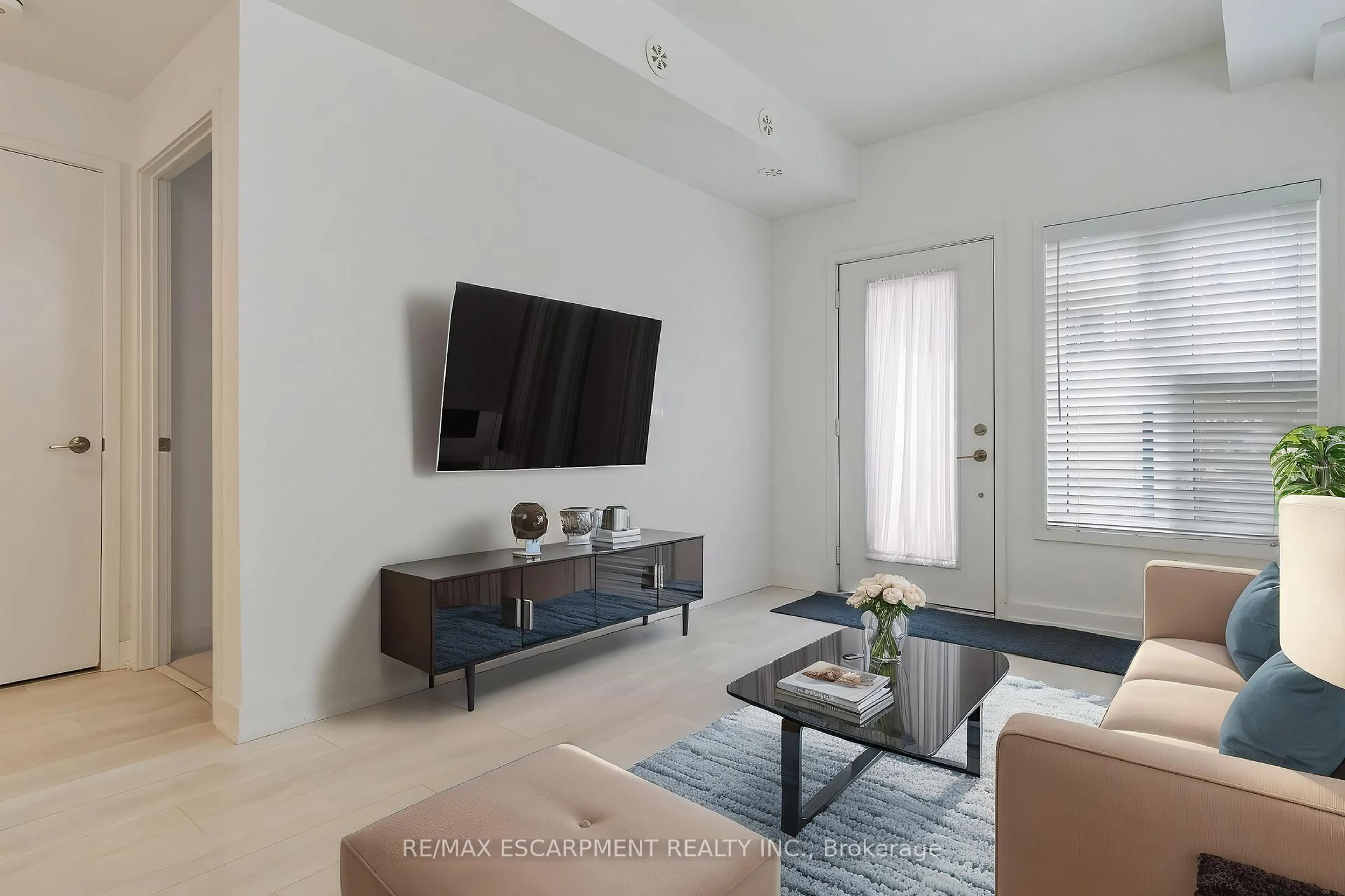 Living room with furniture, unknown for 1133 Cooke Blvd #817, Burlington Ontario L7T 0C3