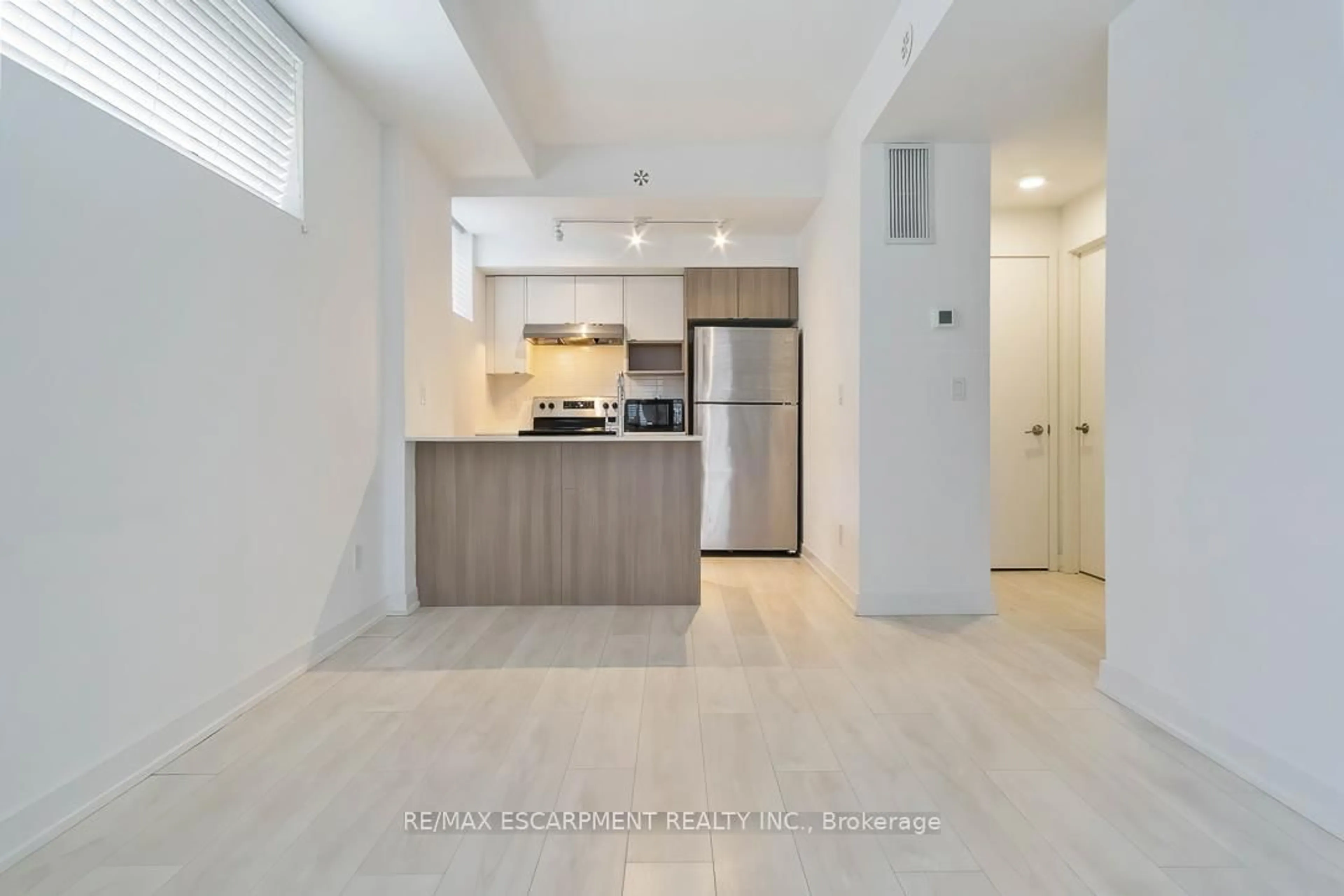 Unknown for 1133 Cooke Blvd #817, Burlington Ontario L7T 0C3