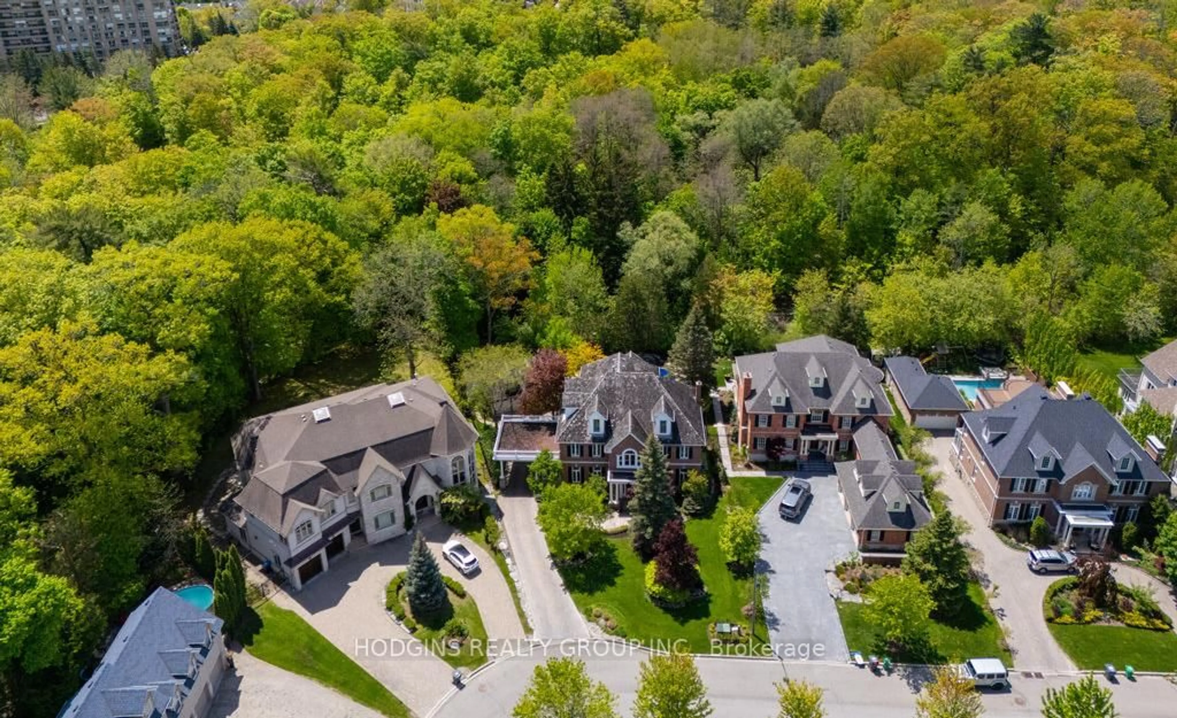 A pic from outside/outdoor area/front of a property/back of a property/a pic from drone, unknown for 3264 Barchester Crt, Mississauga Ontario L5L 5Z1