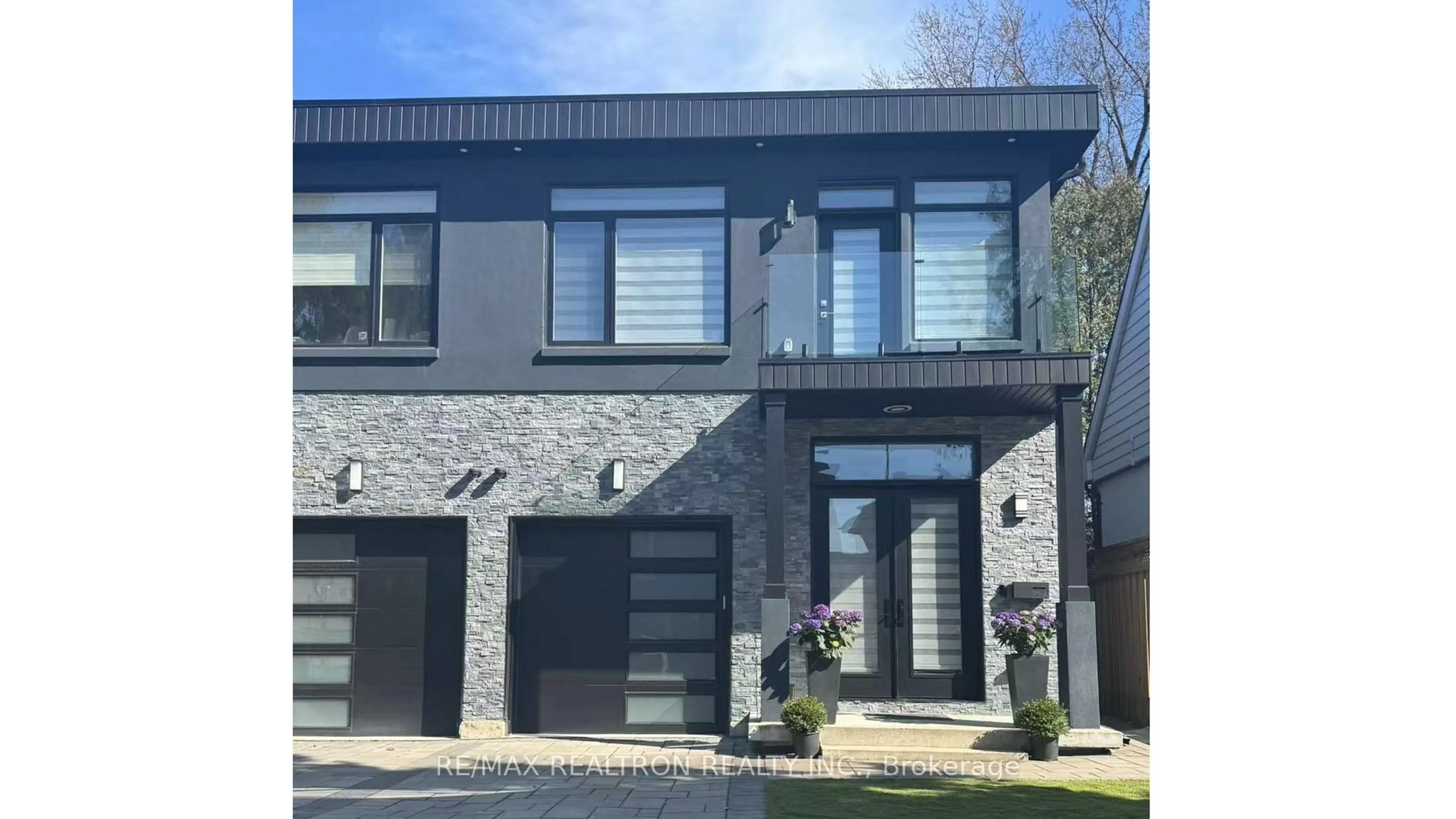 Home with brick exterior material, street for Unit25A Tecumseth Ave, Mississauga Ontario L5G 1K5