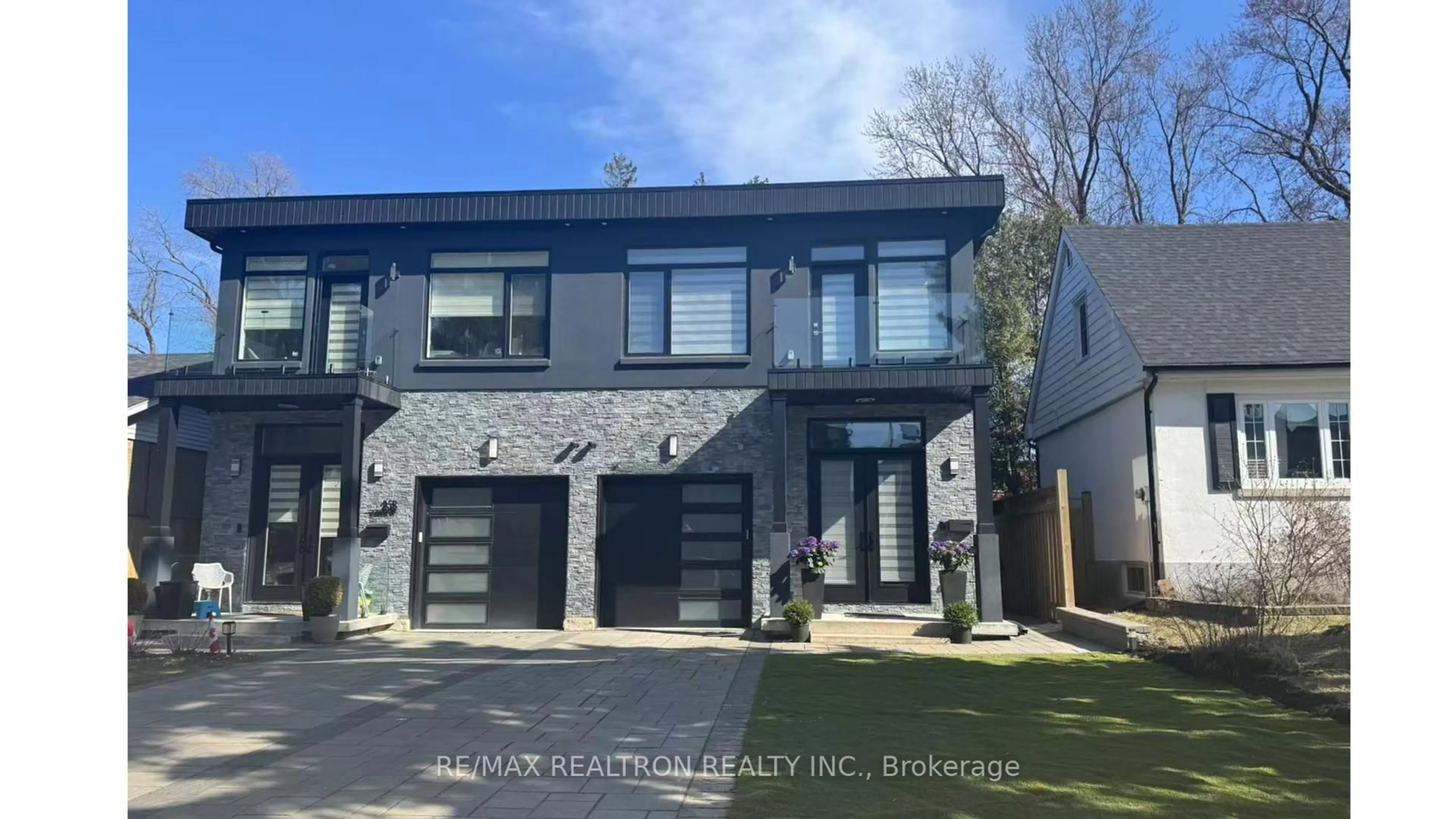 Home with brick exterior material, street for Unit25A Tecumseth Ave, Mississauga Ontario L5G 1K5