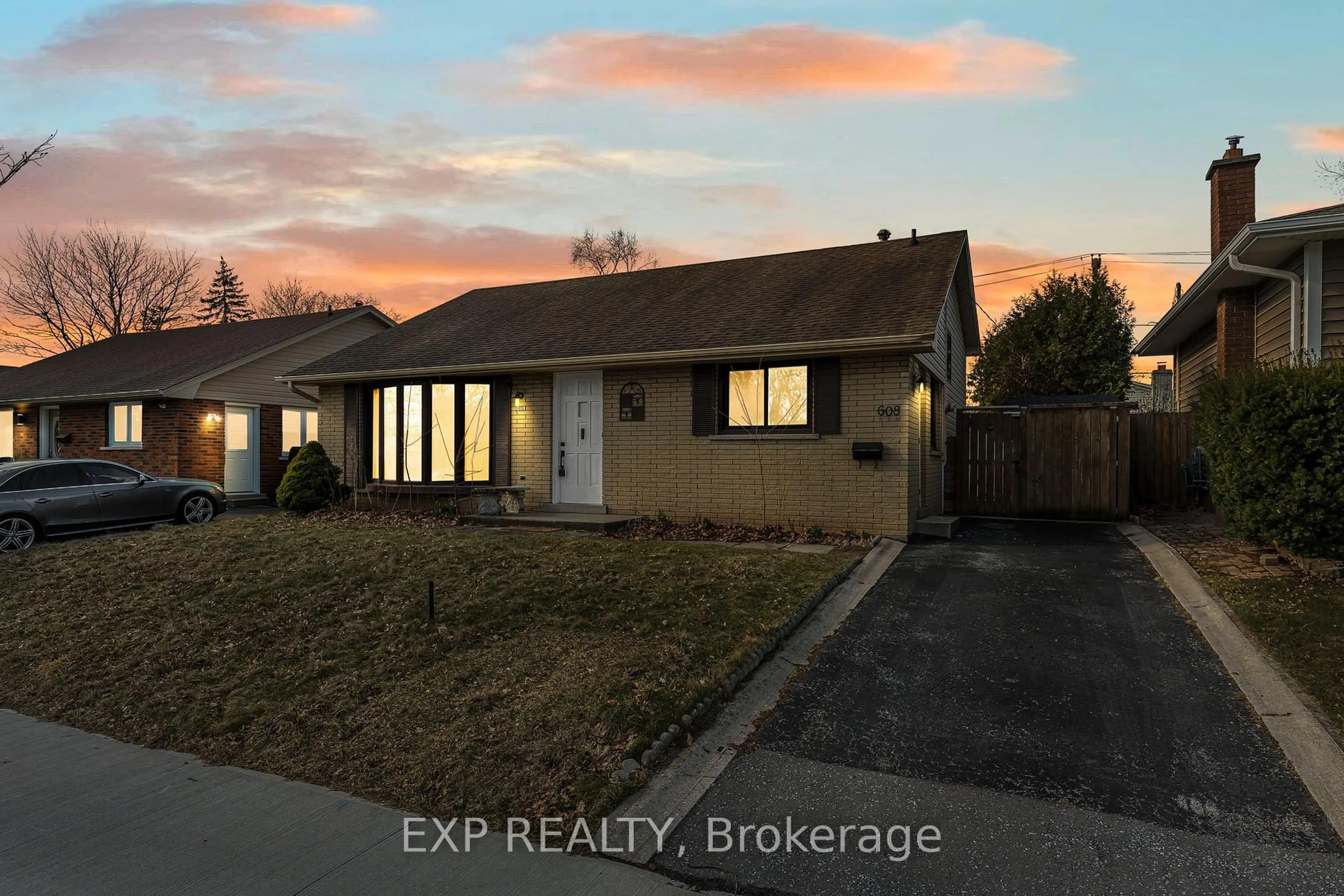 Unknown for 608 Thornwood Ave, Burlington Ontario L7N 3B8