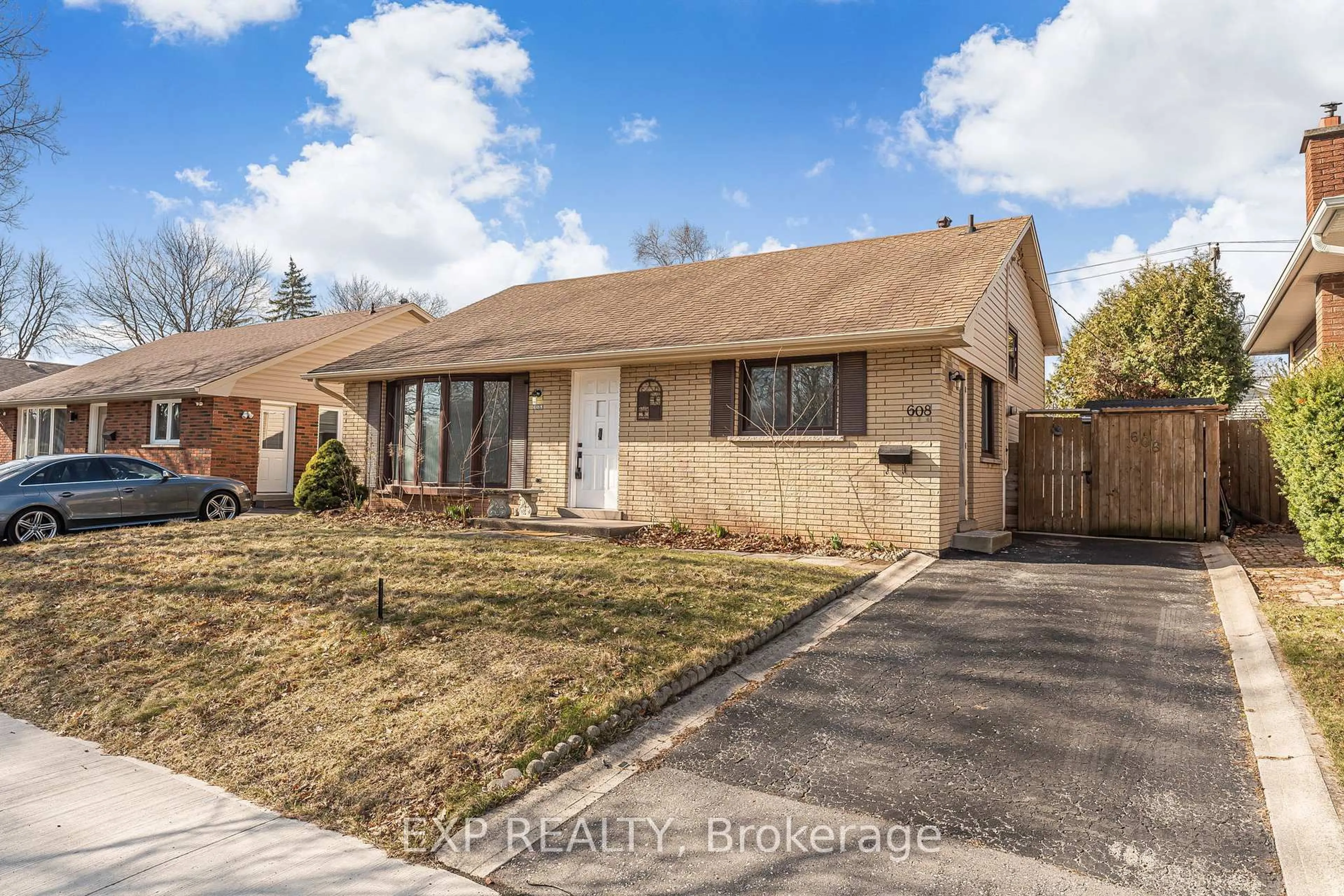 Home with brick exterior material, street for 608 Thornwood Ave, Burlington Ontario L7N 3B8