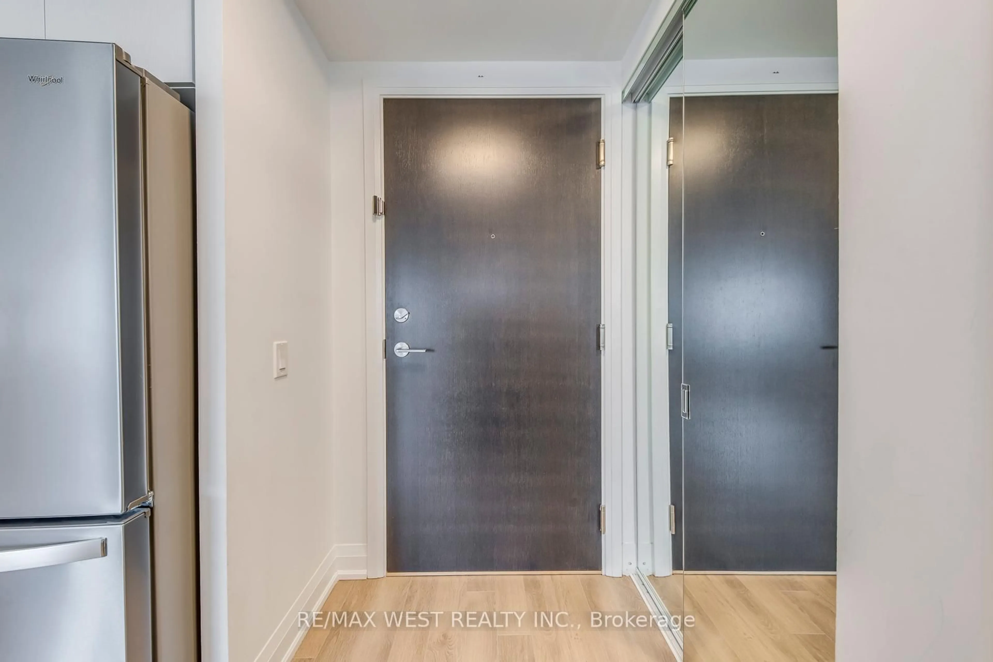 Indoor entryway for 1461 Lawrence Ave #1104, Toronto Ontario M6L 0A6