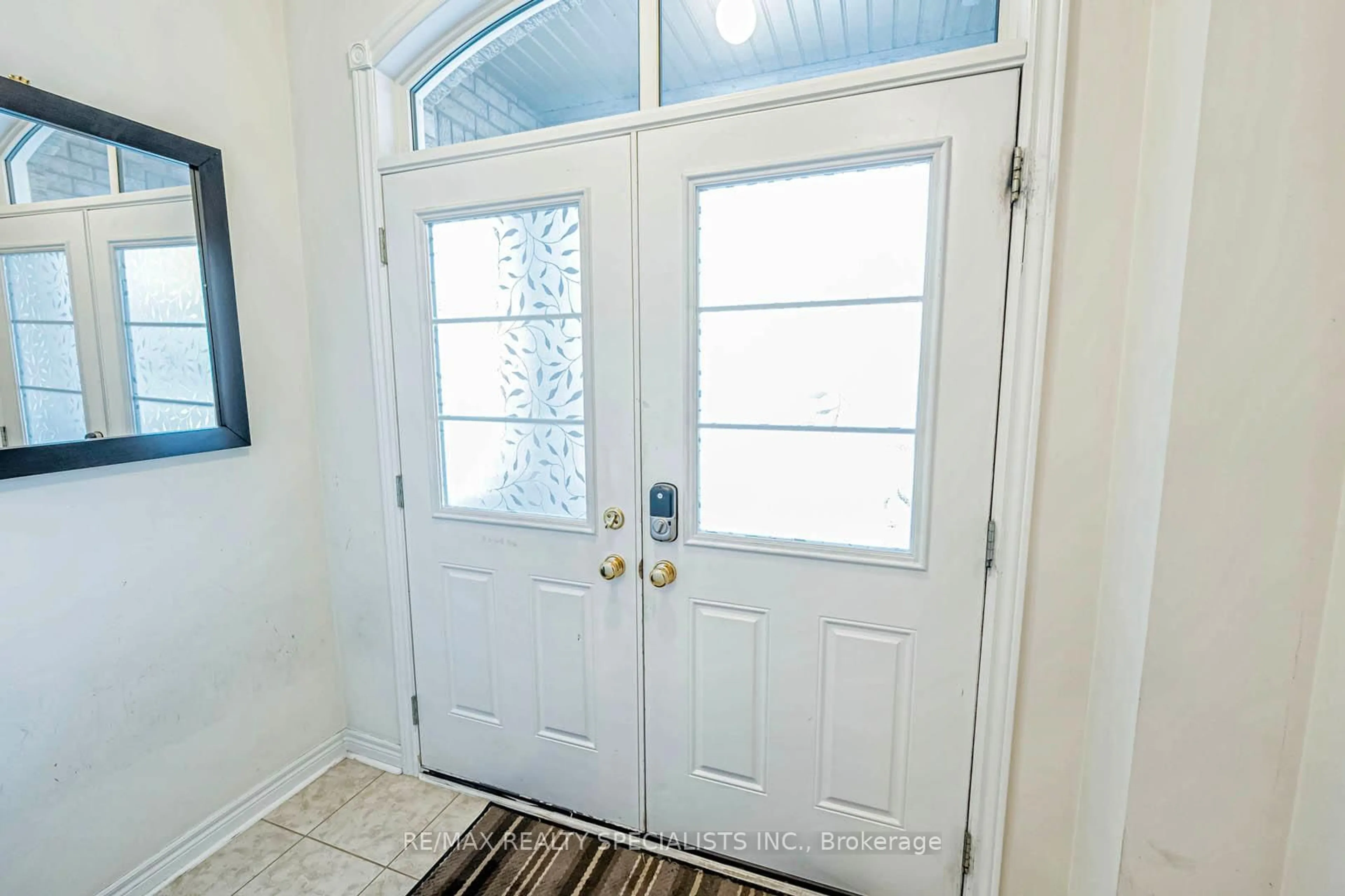 Indoor entryway for 2437 OLD BROMPTON Way, Oakville Ontario L6M 0J6
