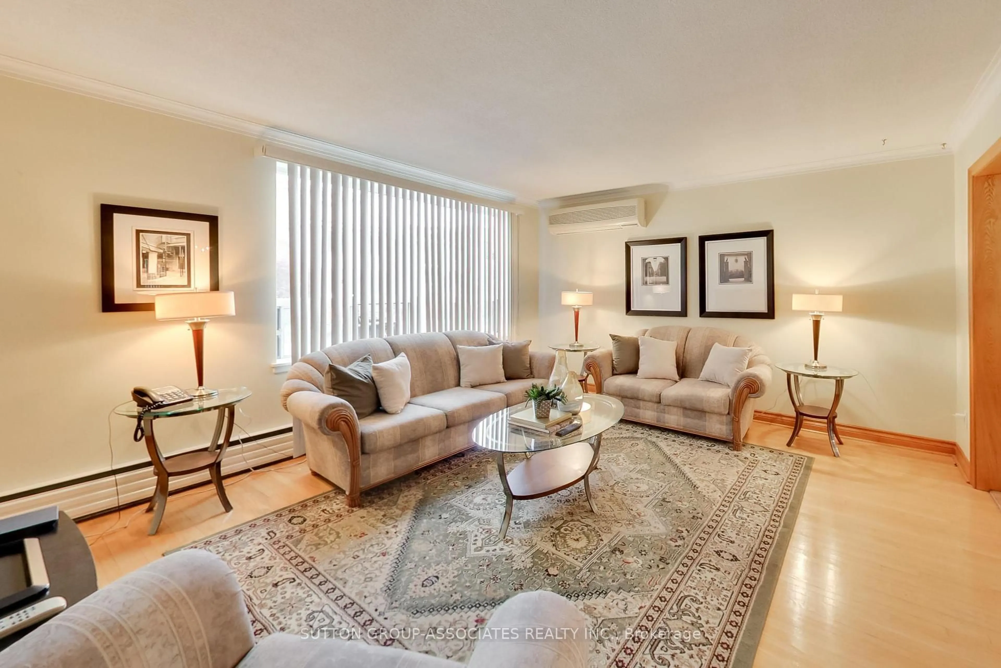 Living room with furniture, unknown for 52 Mackay Ave, Toronto Ontario M6H 2N6