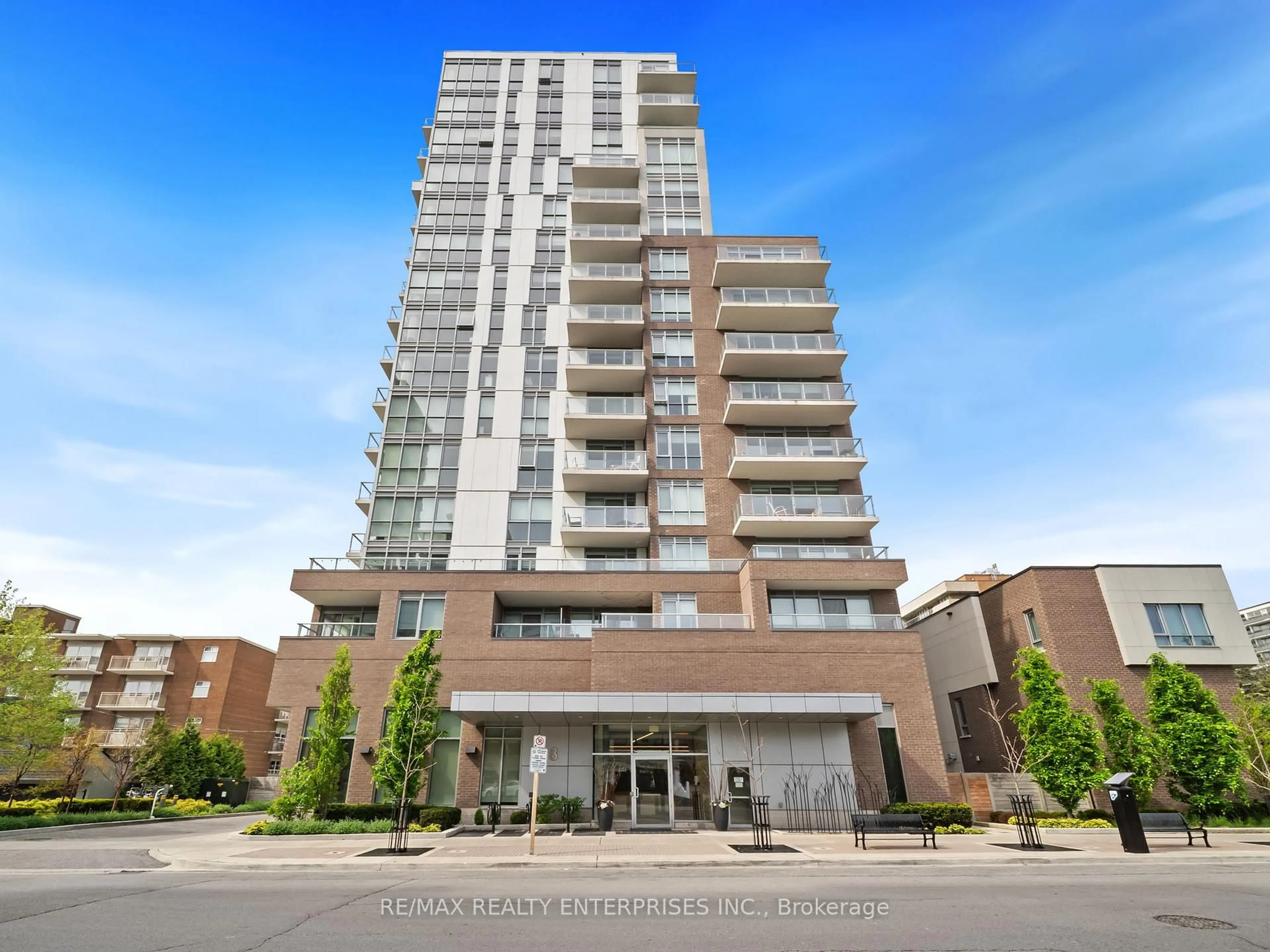 Indoor foyer for 8 Ann St #301, Mississauga Ontario L5G 0C1