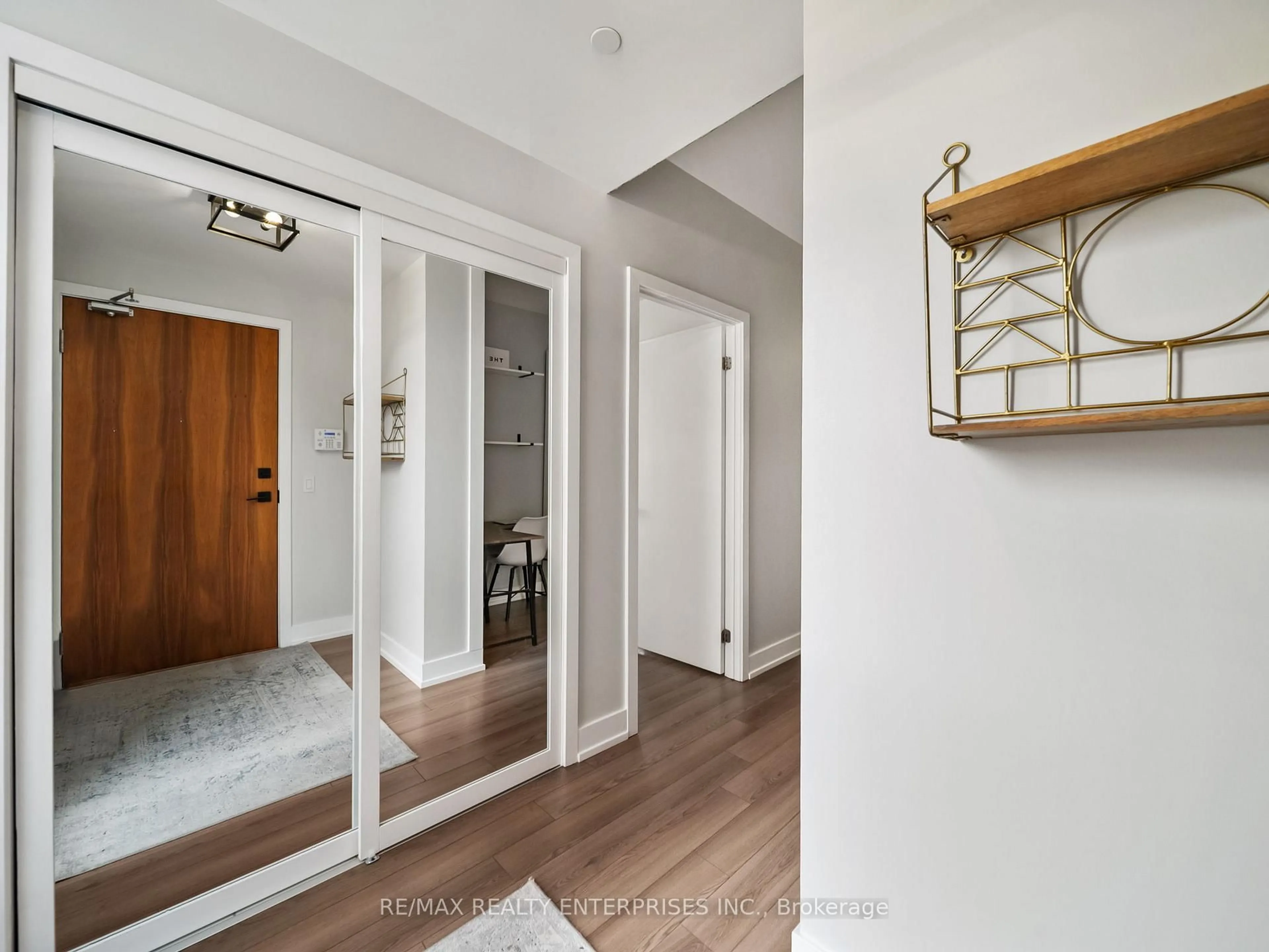 Indoor entryway for 8 Ann St #301, Mississauga Ontario L5G 0C1