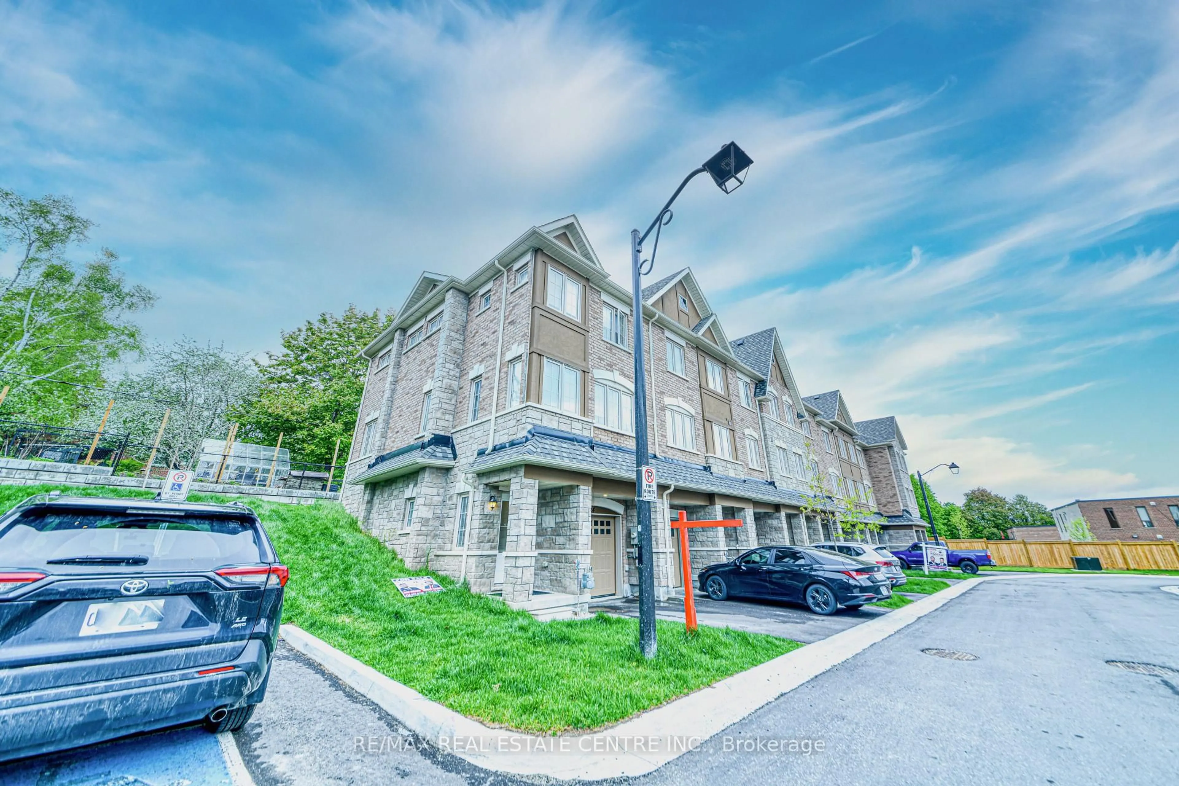 A pic from outside/outdoor area/front of a property/back of a property/a pic from drone, street for 68 First St #24, Orangeville Ontario L9W 2E3