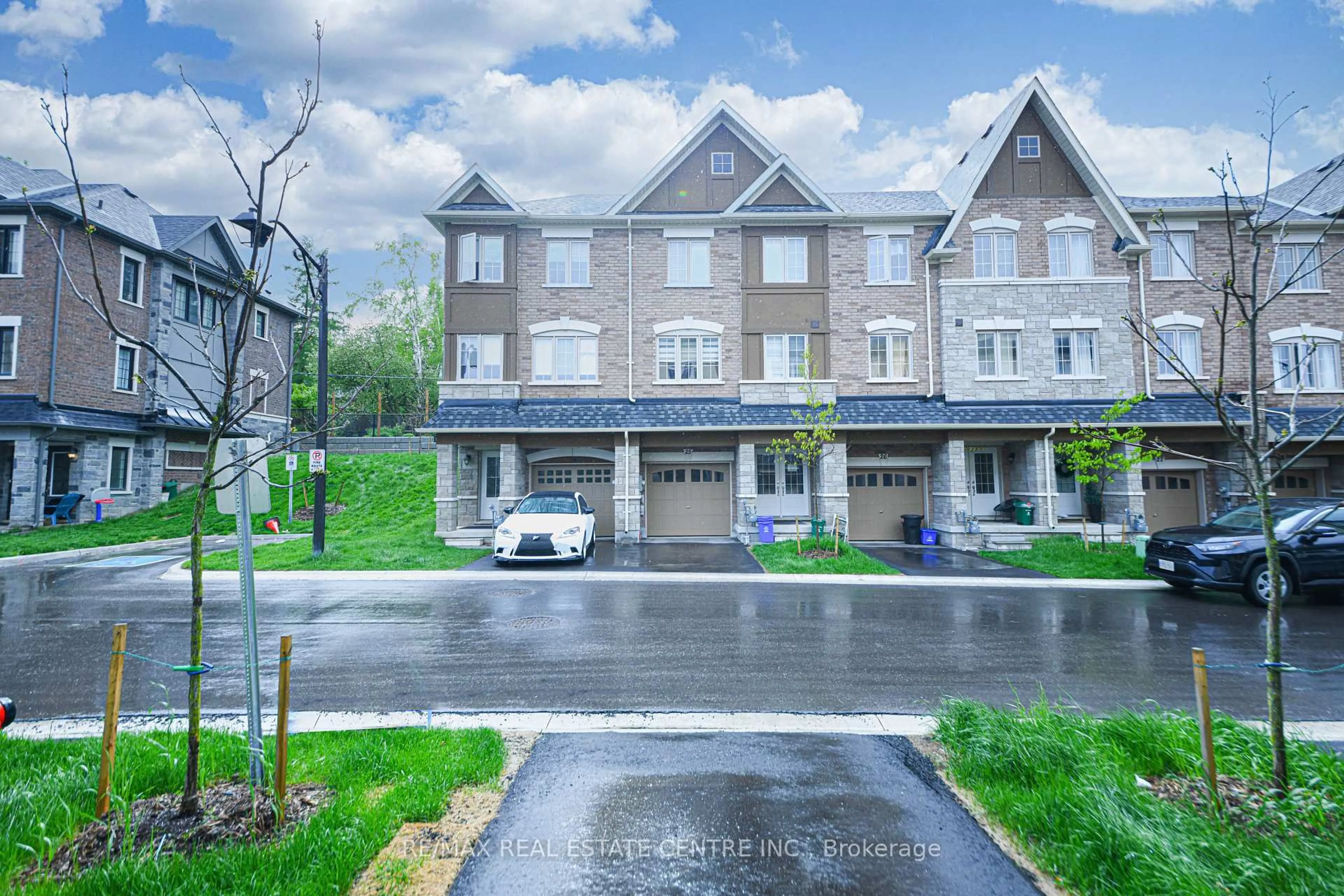 A pic from outside/outdoor area/front of a property/back of a property/a pic from drone, street for 68 First St #24, Orangeville Ontario L9W 2E3