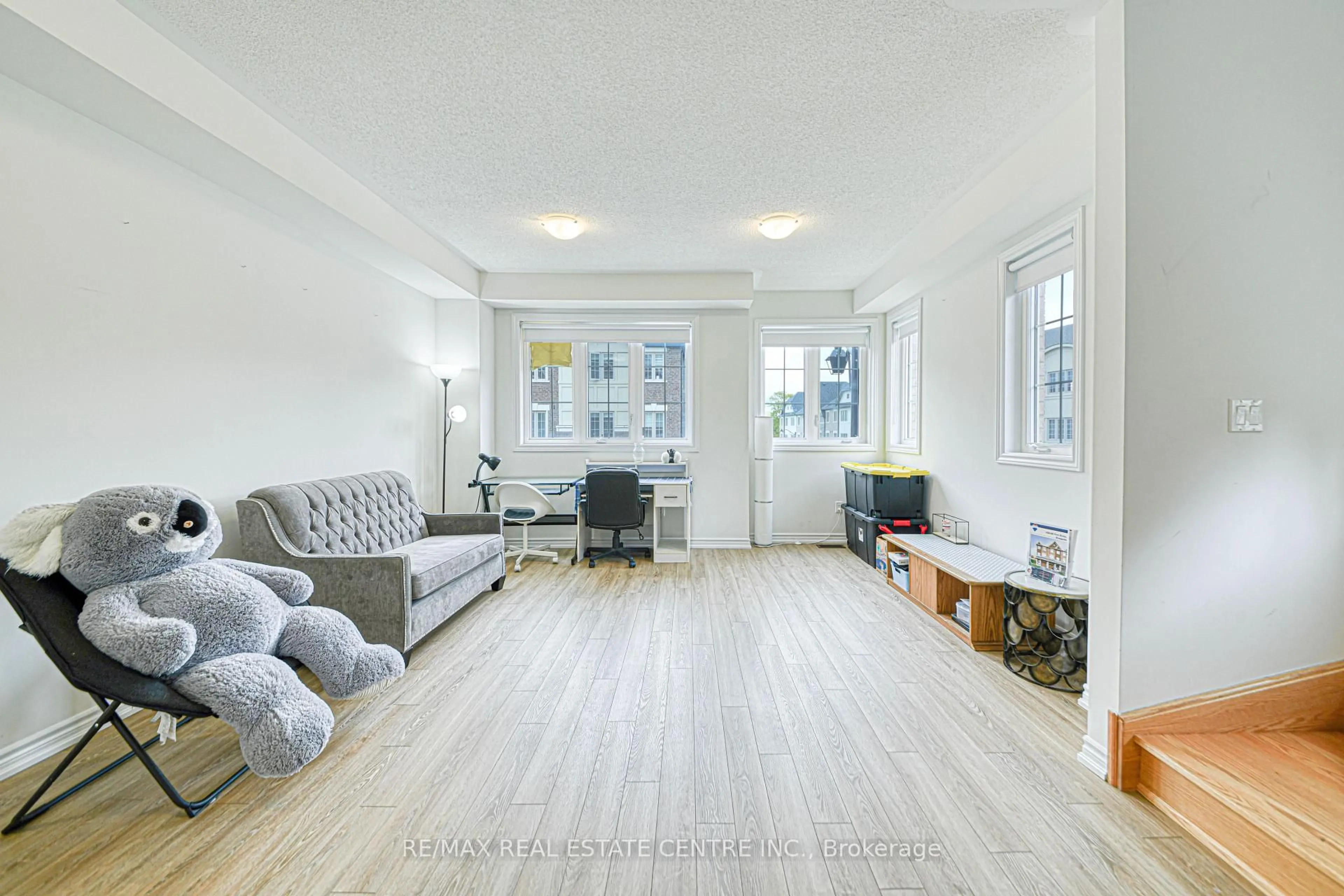 Living room with furniture, unknown for 68 First St #24, Orangeville Ontario L9W 2E3