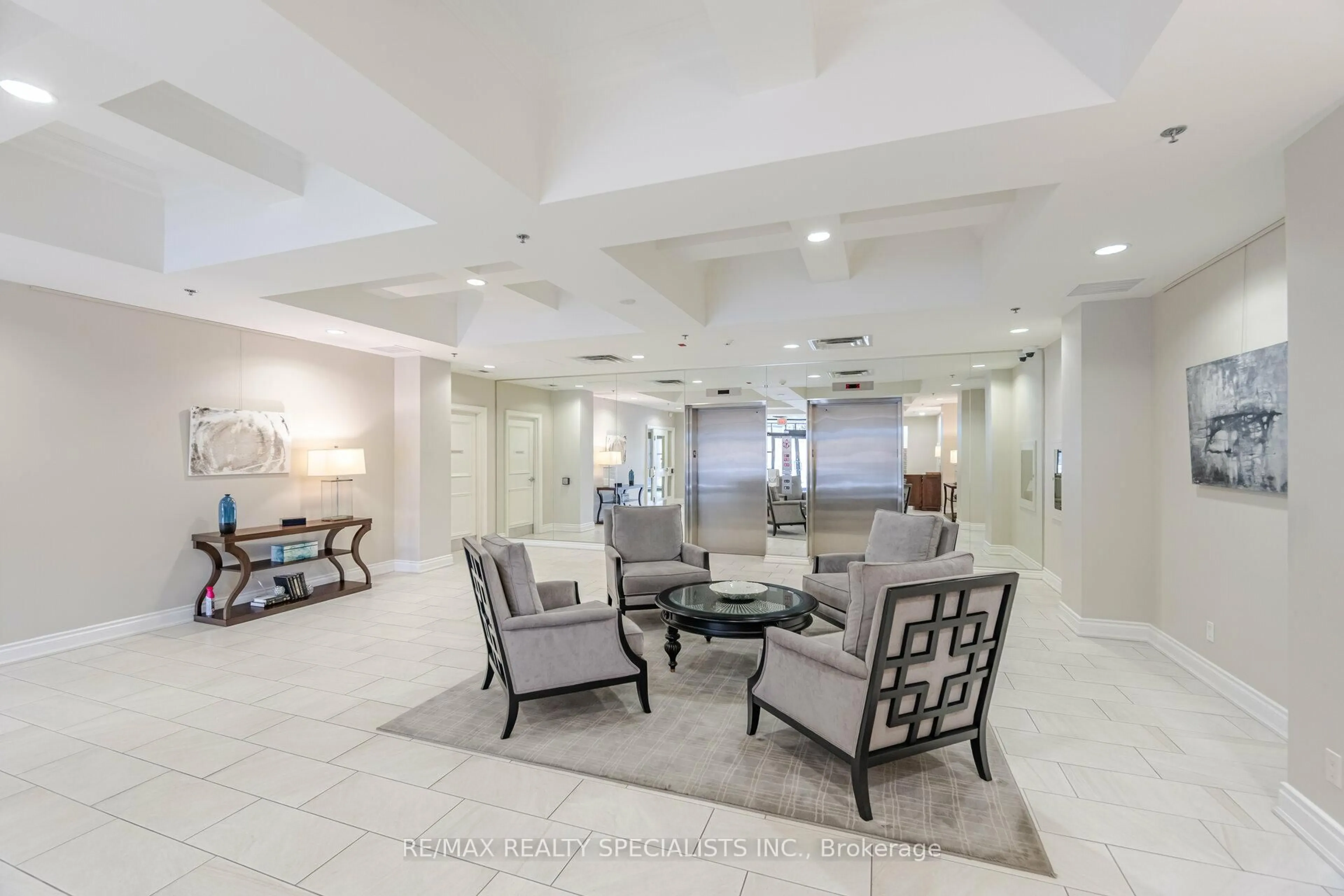 Lobby for 399 Elizabeth St #210, Burlington Ontario L7R 0A4