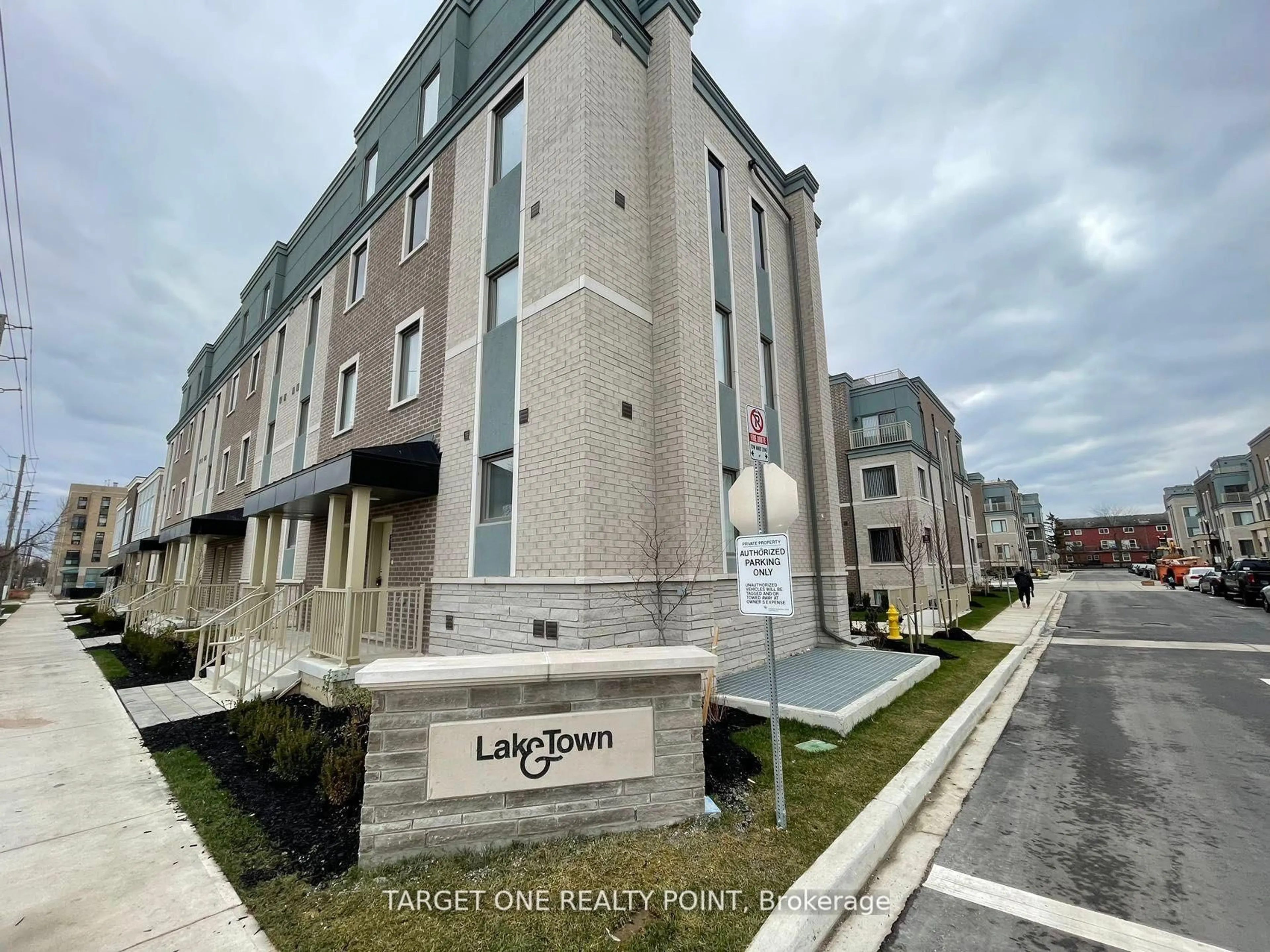 A pic from outside/outdoor area/front of a property/back of a property/a pic from drone, street for 225 Birmingham St #152, Toronto Ontario M8V 2C7