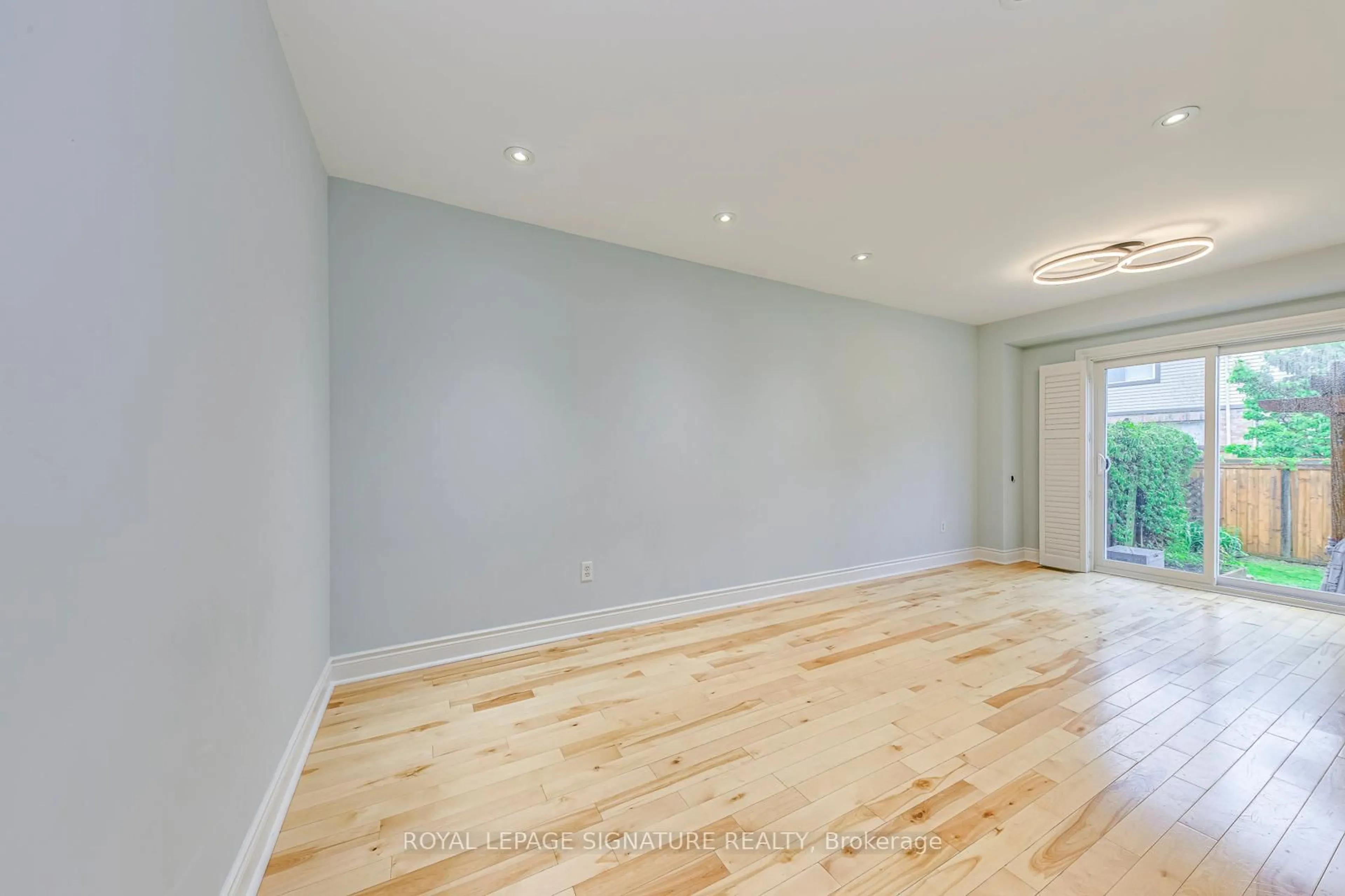A pic of a room for 5659 Glen Erin Dr #71, Mississauga Ontario L5M 5P2