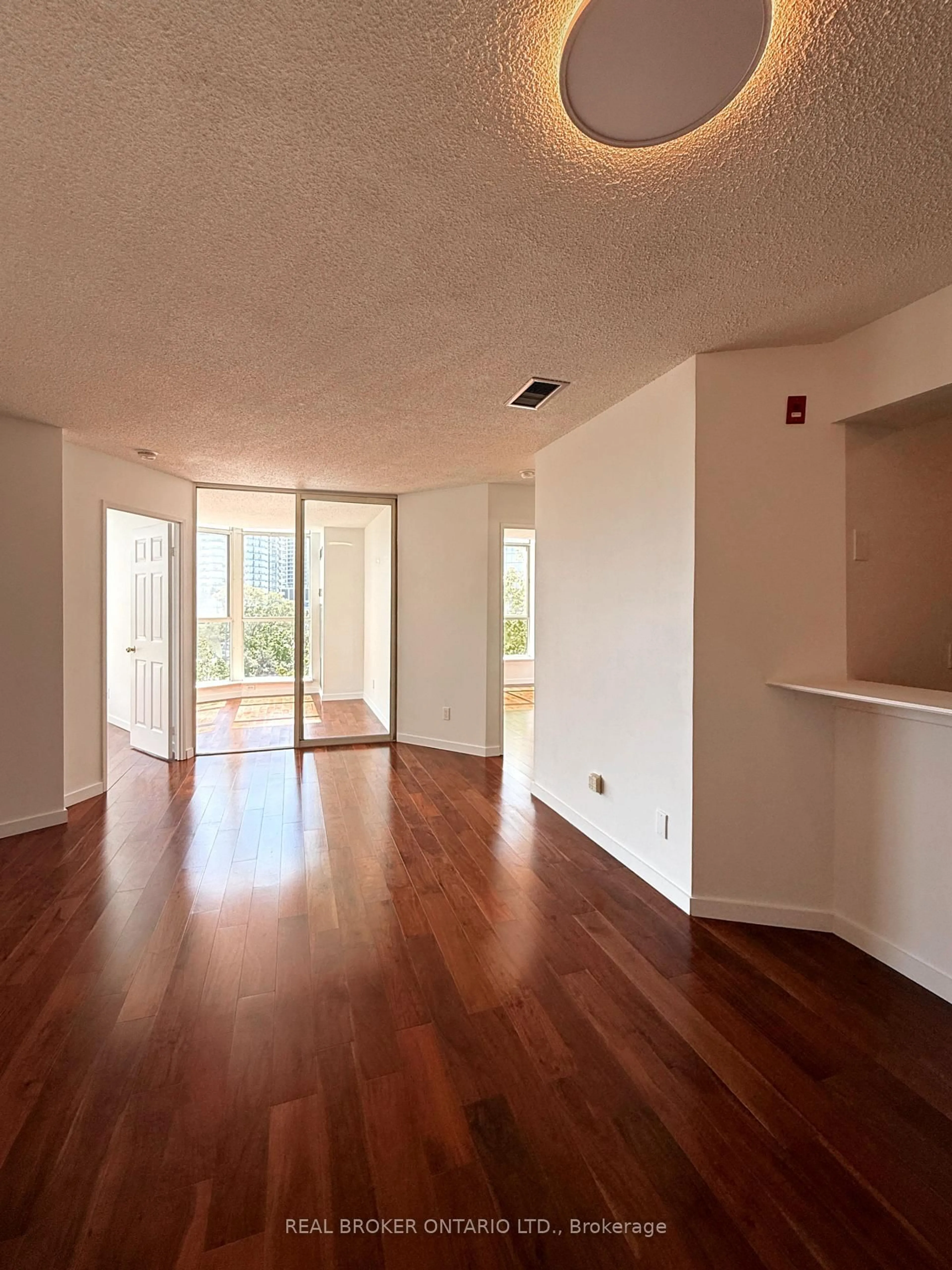 A pic of a room for 20 Southport St #608, Toronto Ontario M6S 4Y8