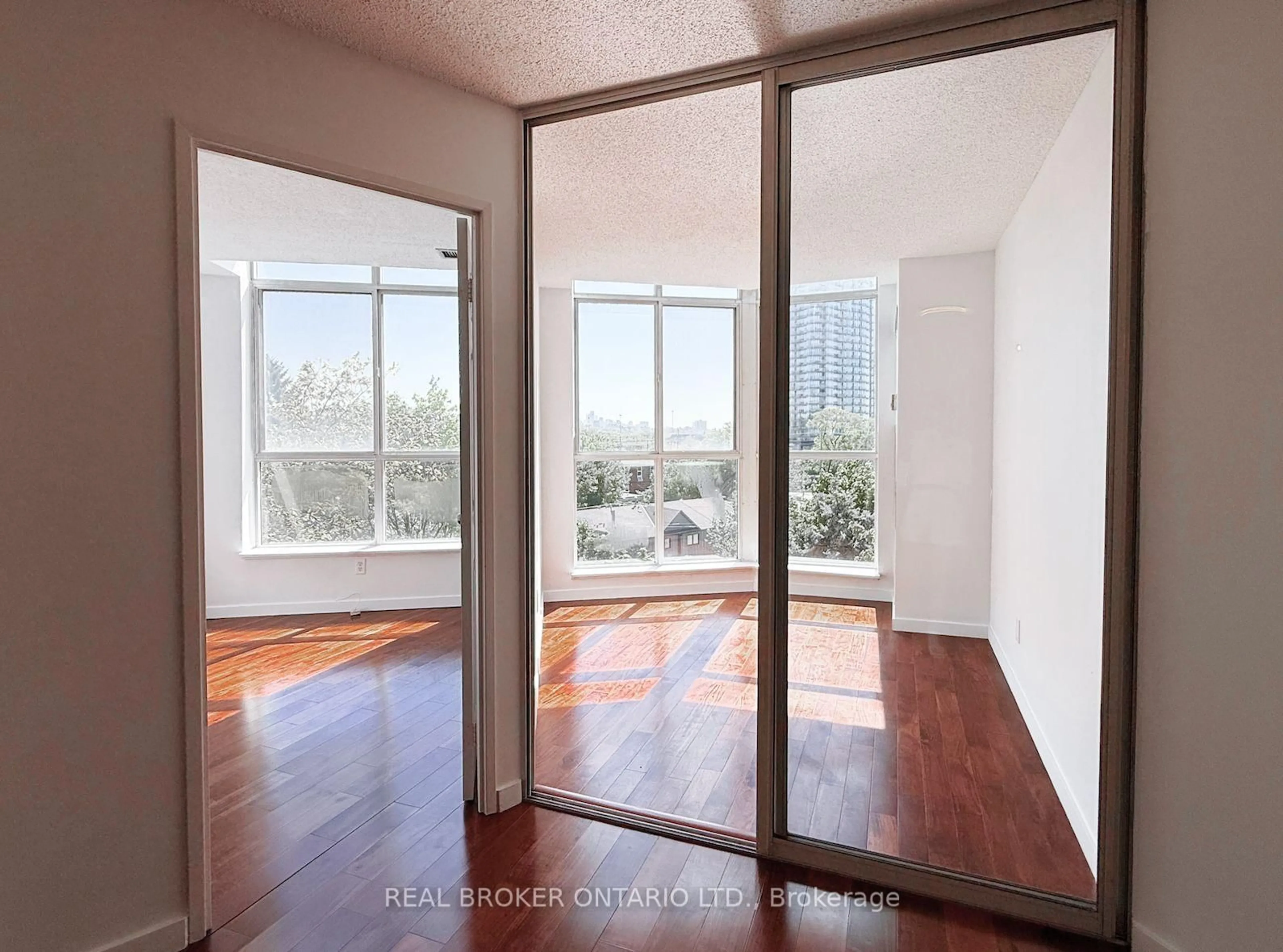 A pic of a room for 20 Southport St #608, Toronto Ontario M6S 4Y8