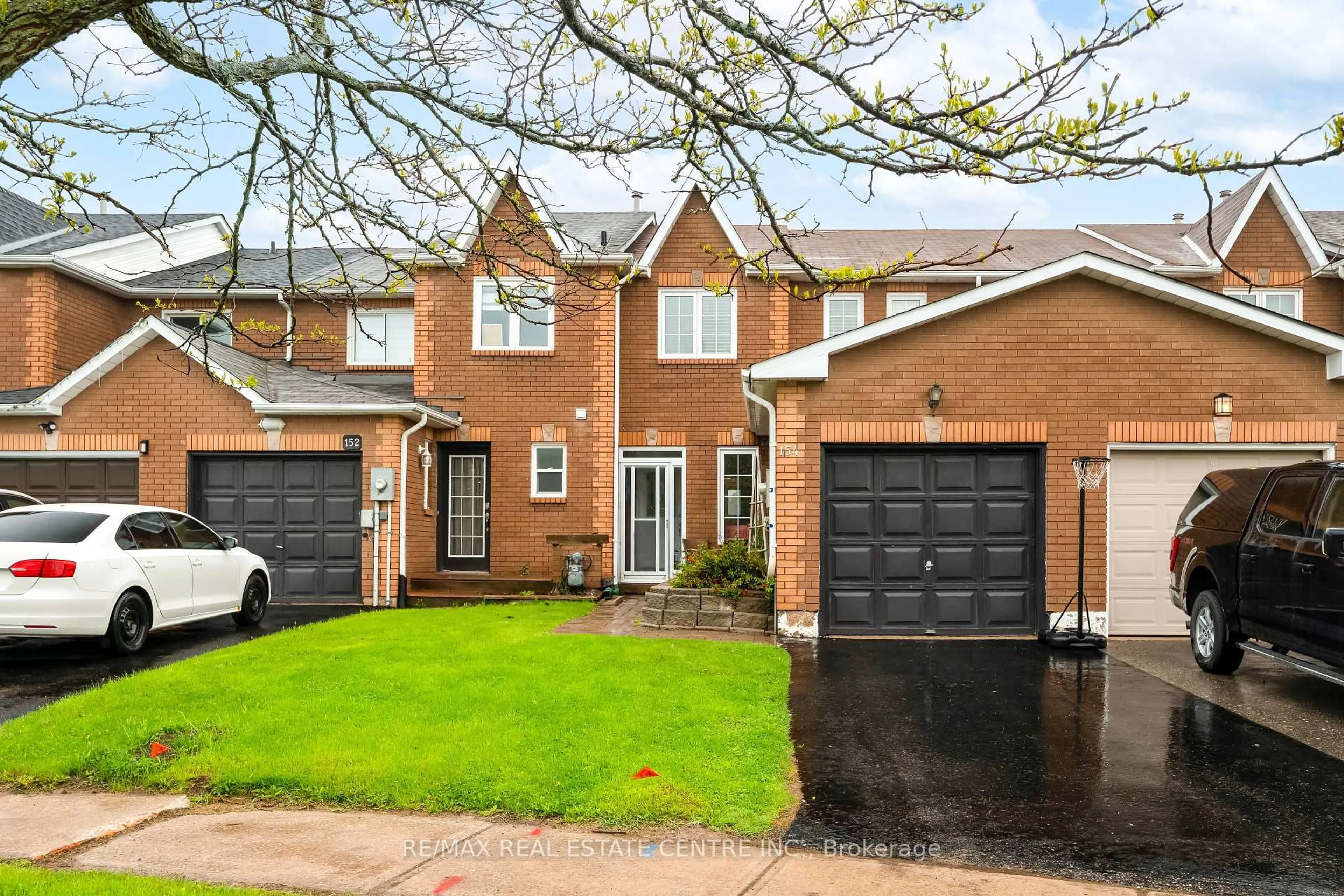 Home with brick exterior material, street for 154 Howard Cres, Orangeville Ontario L9W 4W3