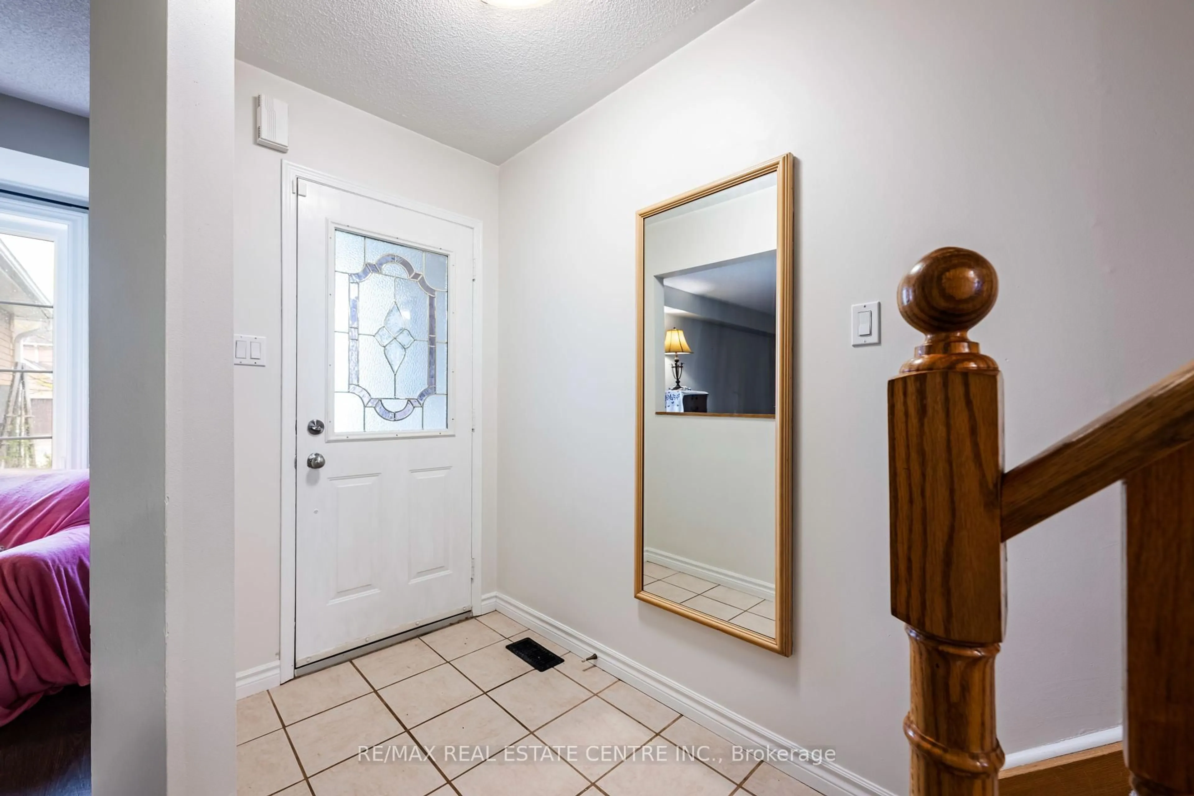 Indoor entryway for 154 Howard Cres, Orangeville Ontario L9W 4W3