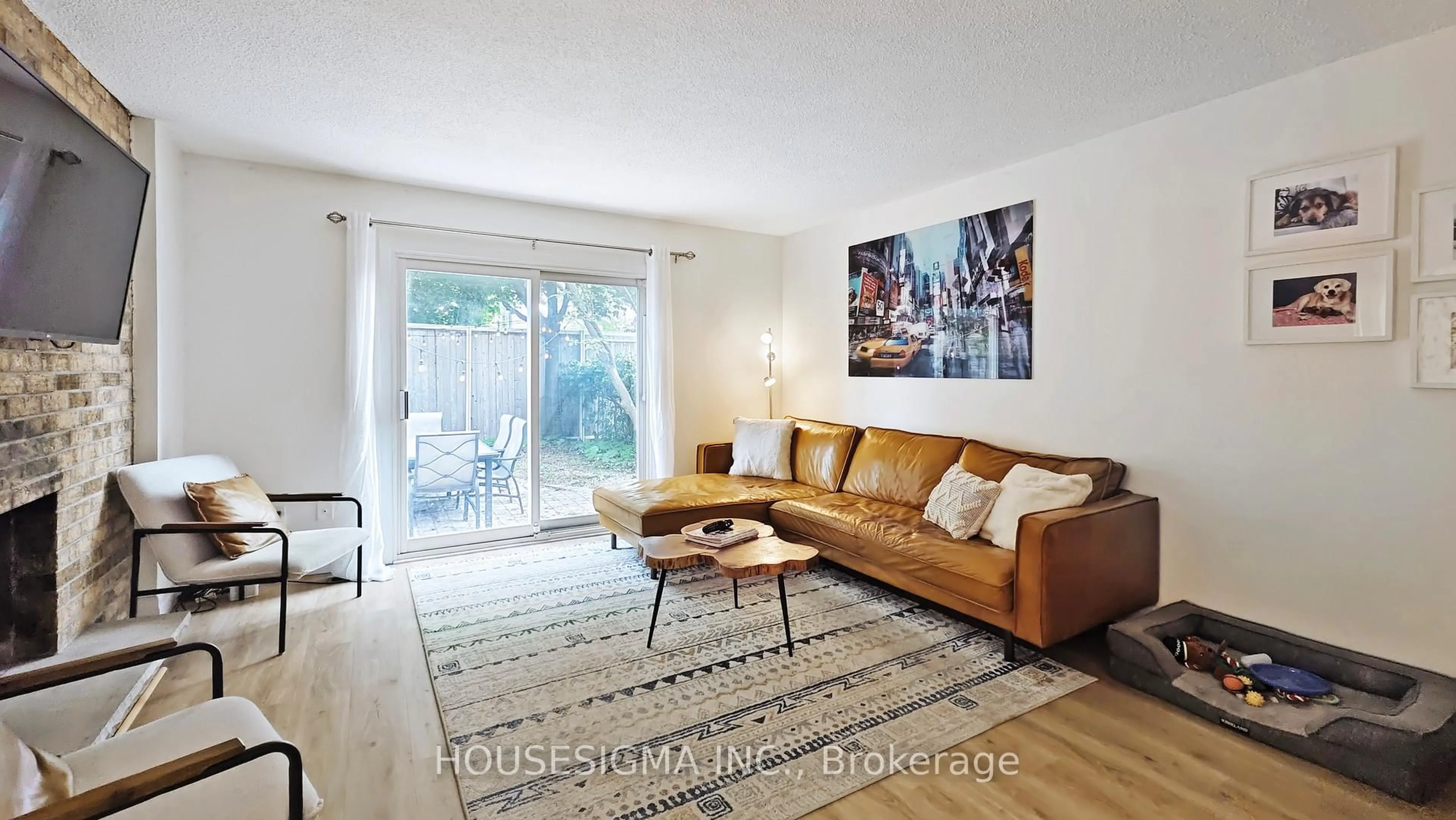 Living room with furniture, wood/laminate floor for 2722 Jerring Mews, Mississauga Ontario L5L 2M8