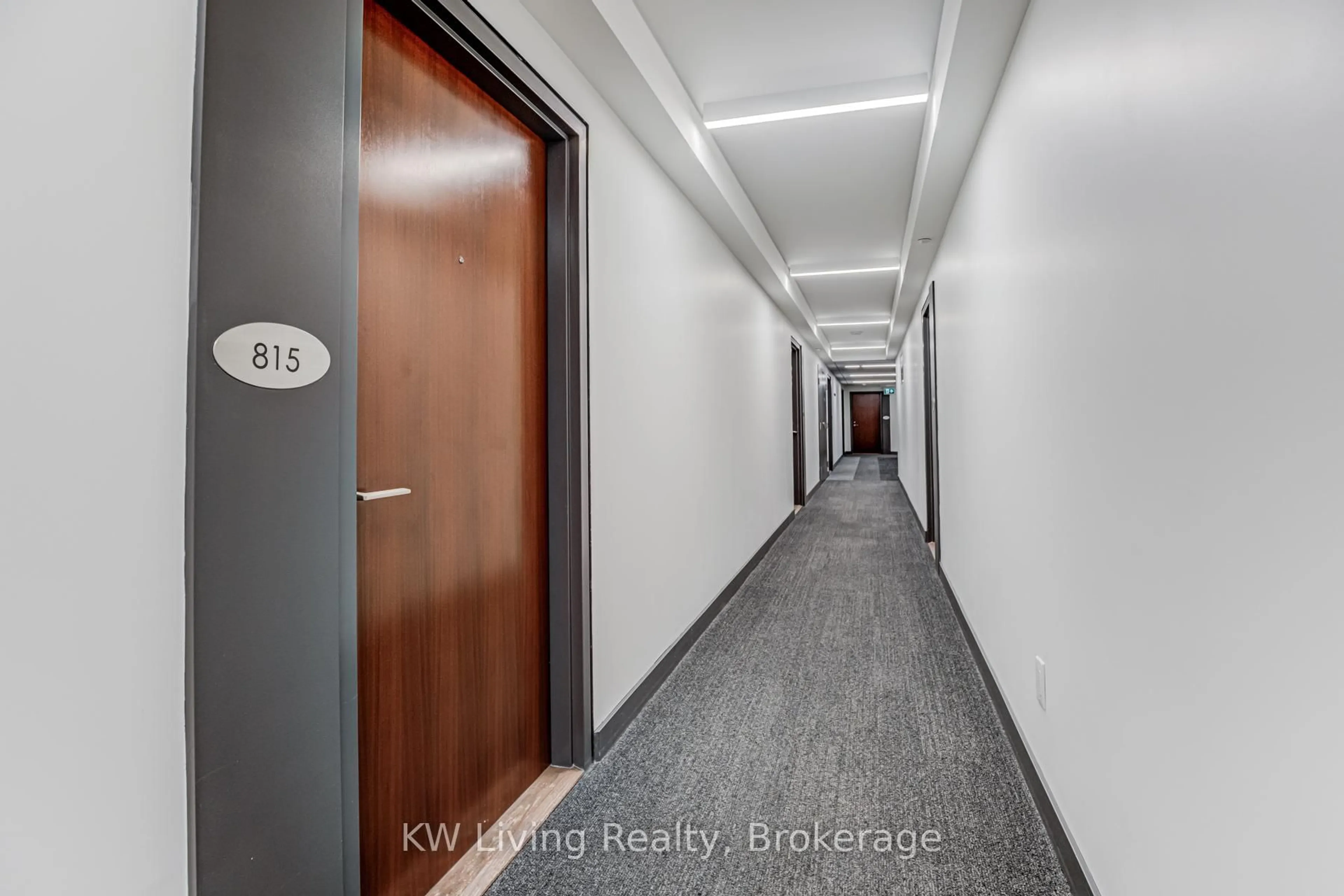 Indoor foyer for 160 Flemington Rd #815, Toronto Ontario M6A 0A9
