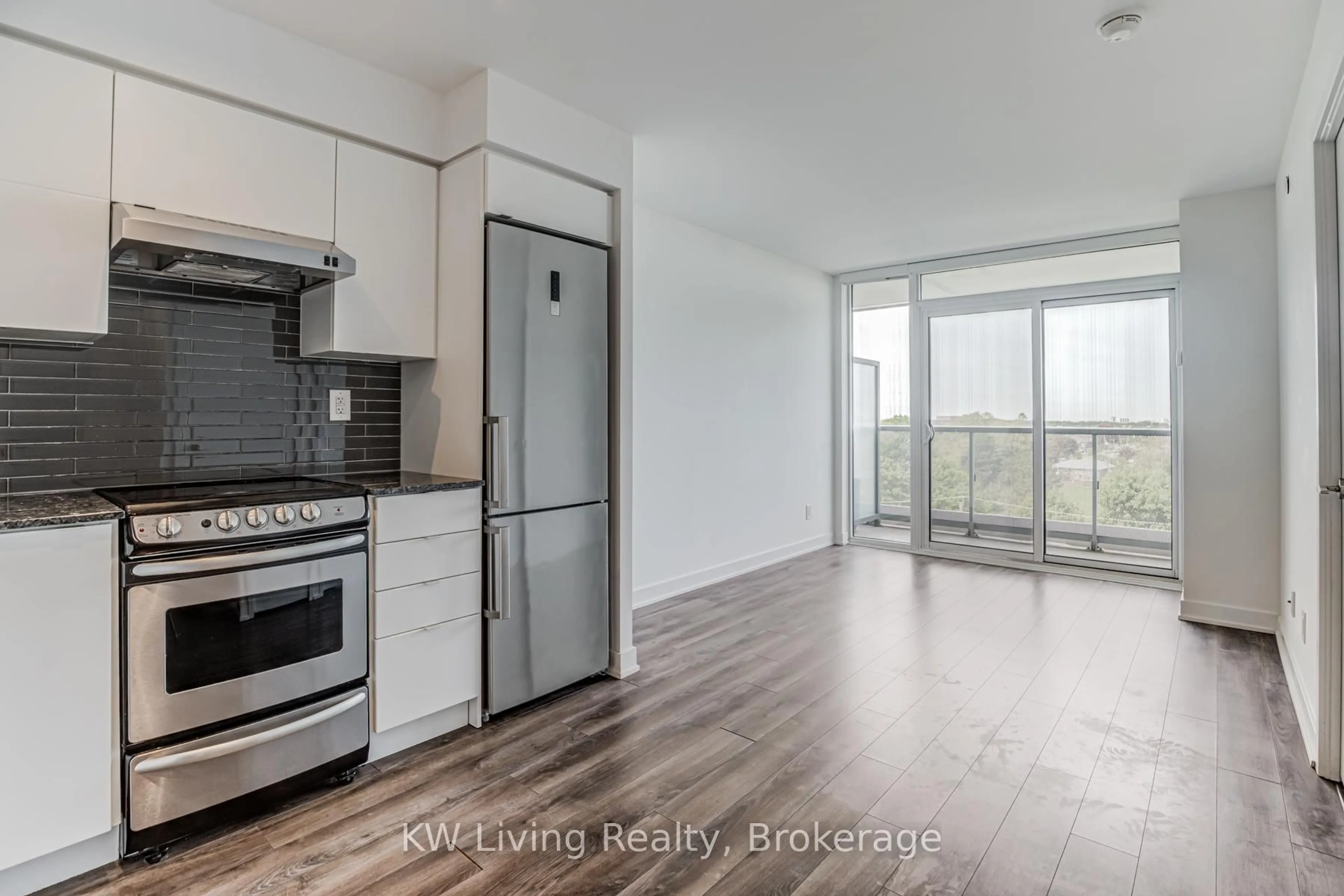 Unknown for 160 Flemington Rd #815, Toronto Ontario M6A 0A9
