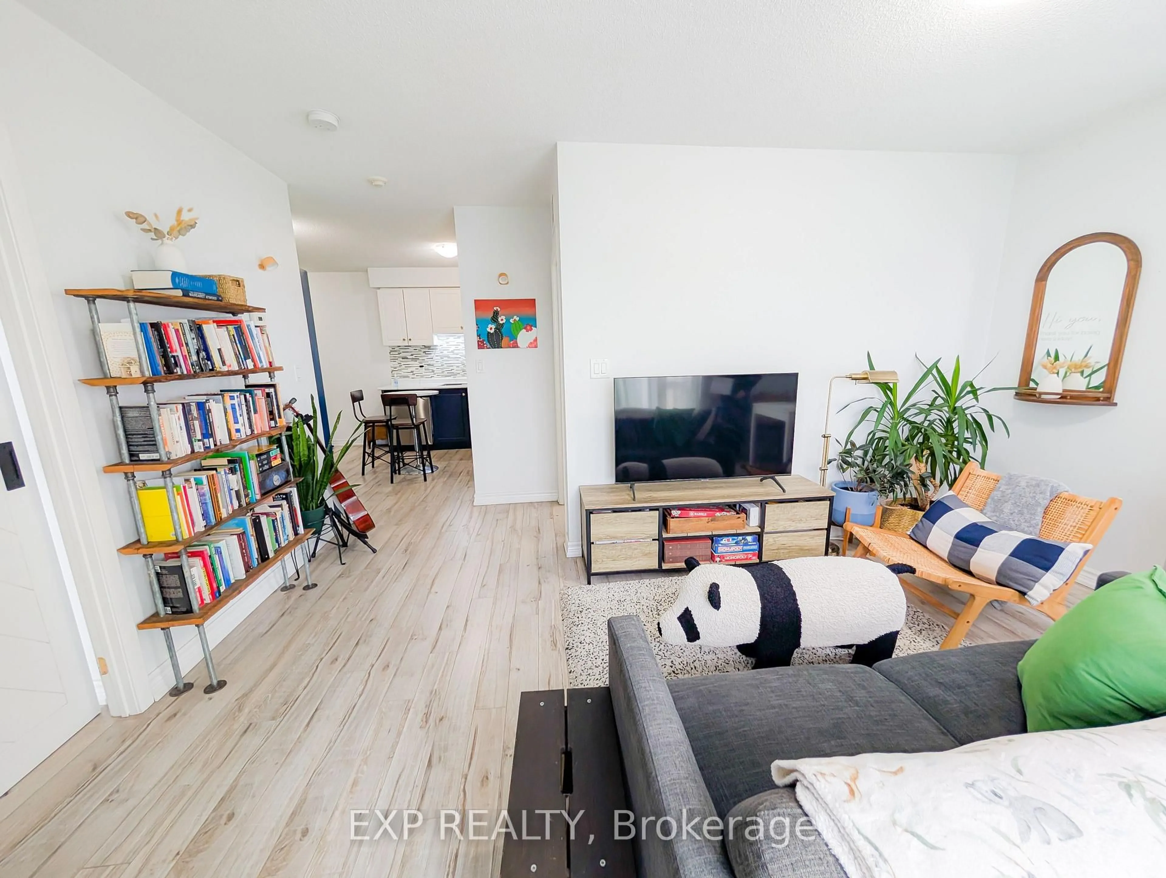 Living room with furniture, wood/laminate floor for 2464 Weston Rd, Toronto Ontario M9N 0A2