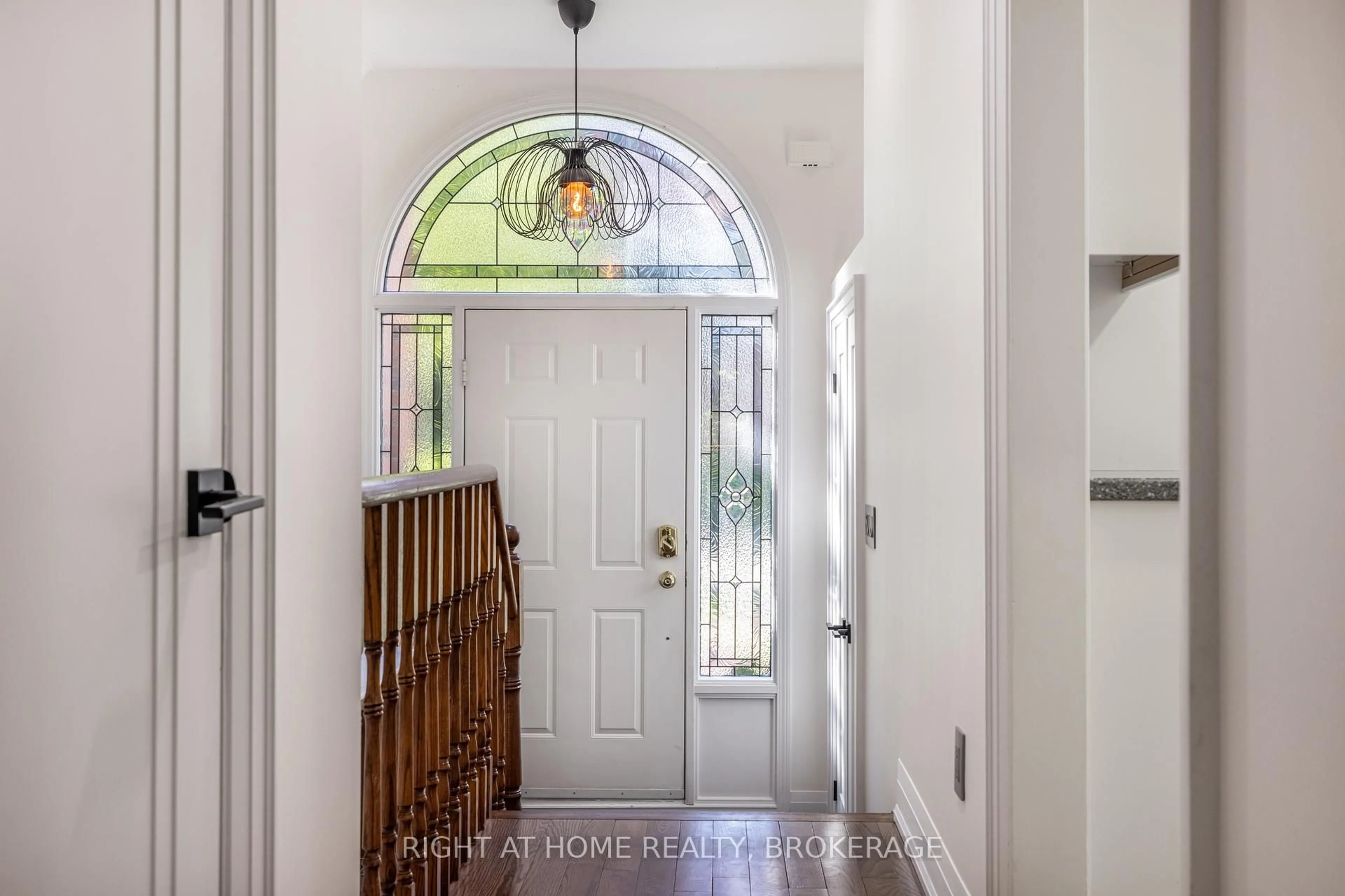 Indoor entryway for 67 Windhaven Pl, Oakville Ontario L6L 6L1