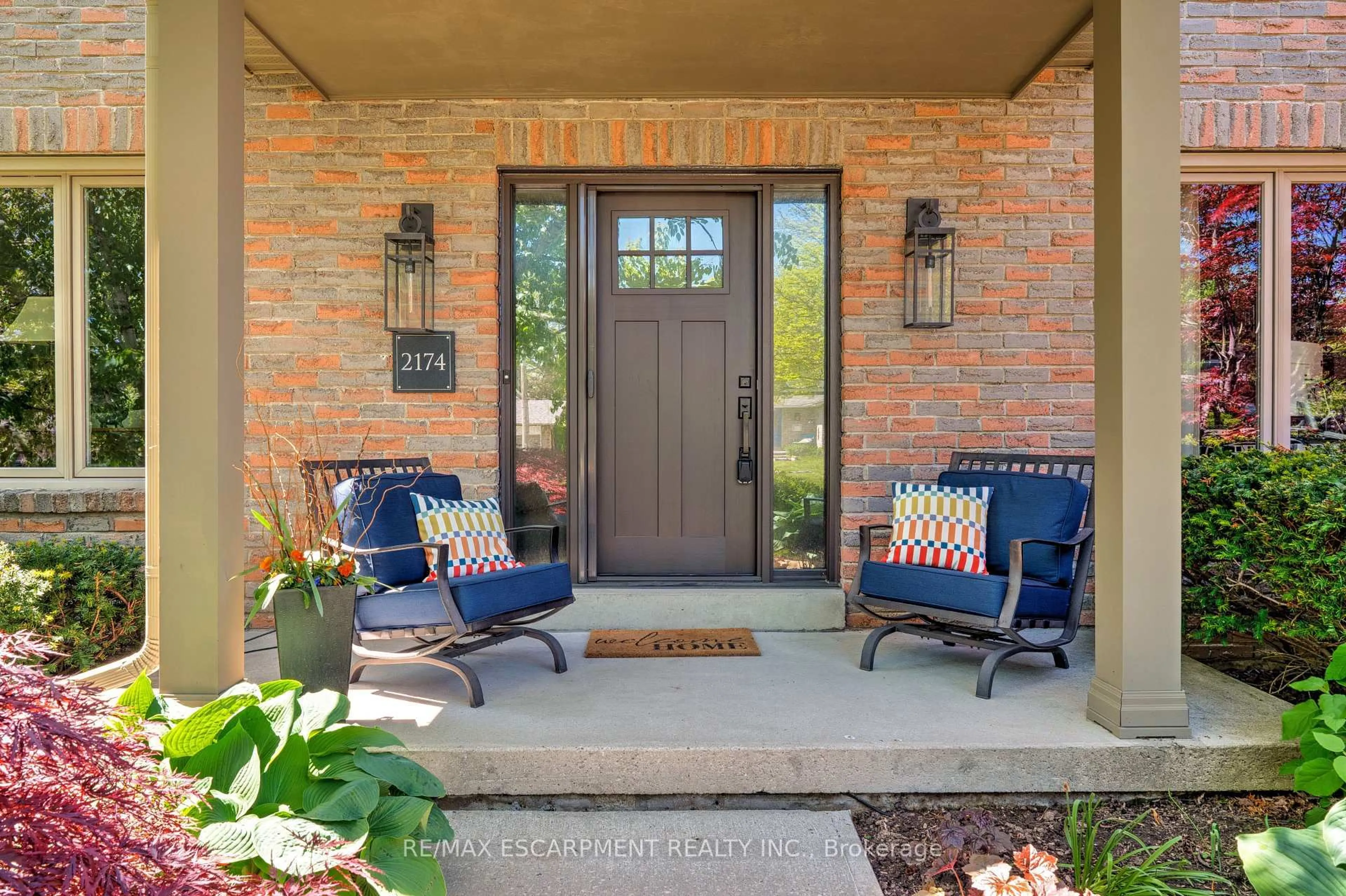 Indoor entryway for 2174 Belgrave Crt, Burlington Ontario L7P 3R5