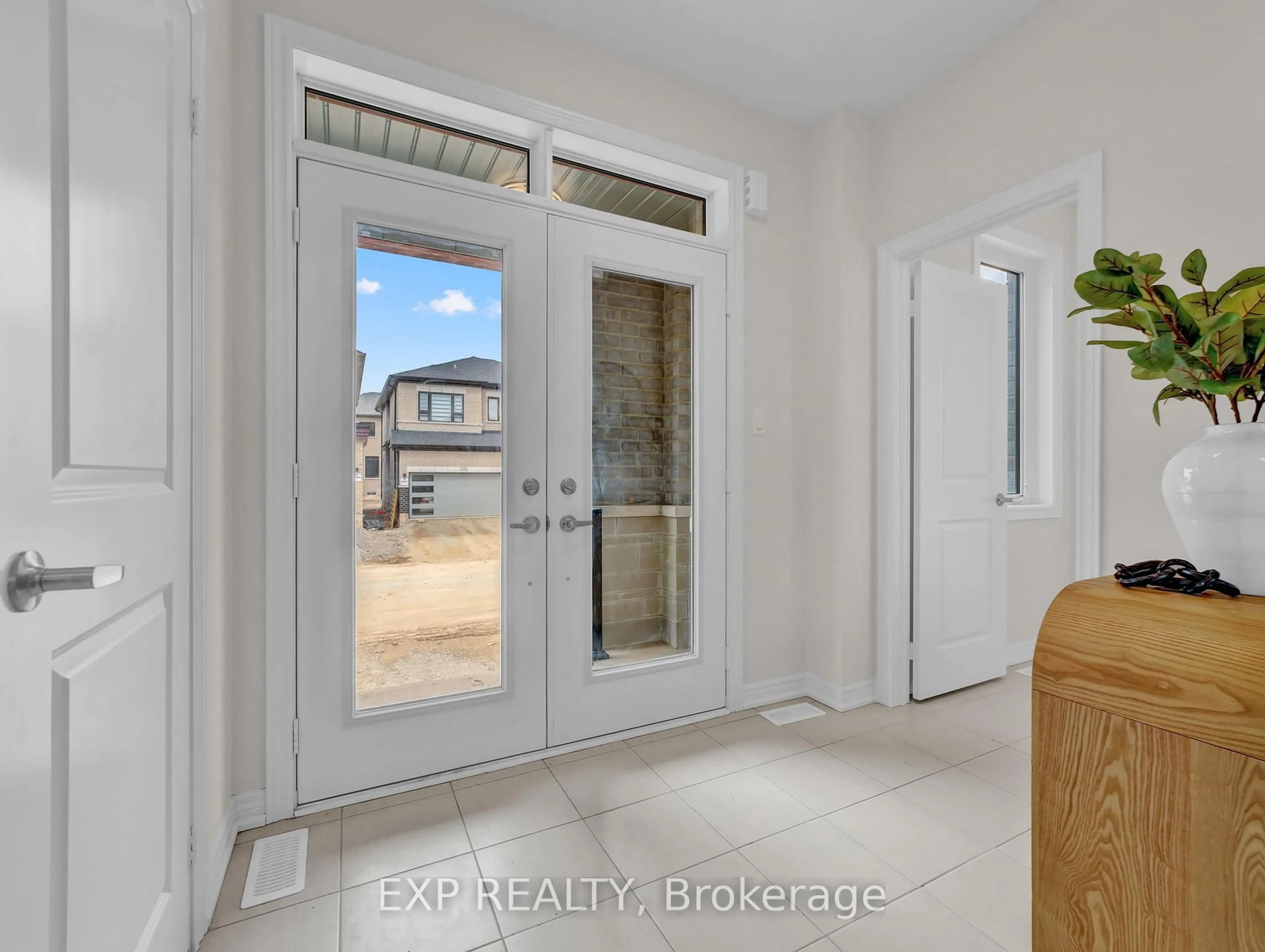 Indoor entryway for 795 Apple Terr, Milton Ontario L9E 2C3