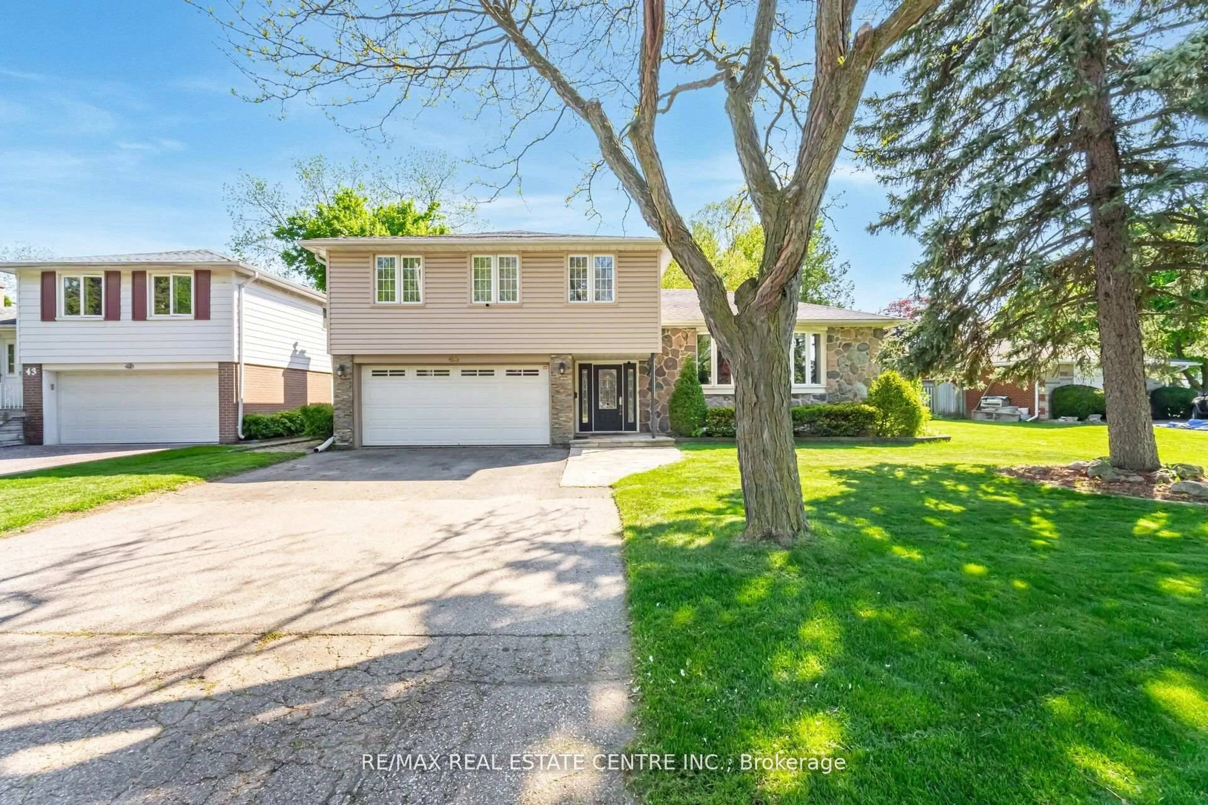 Unknown for 45 Core Cres, Brampton Ontario L6W 2G6