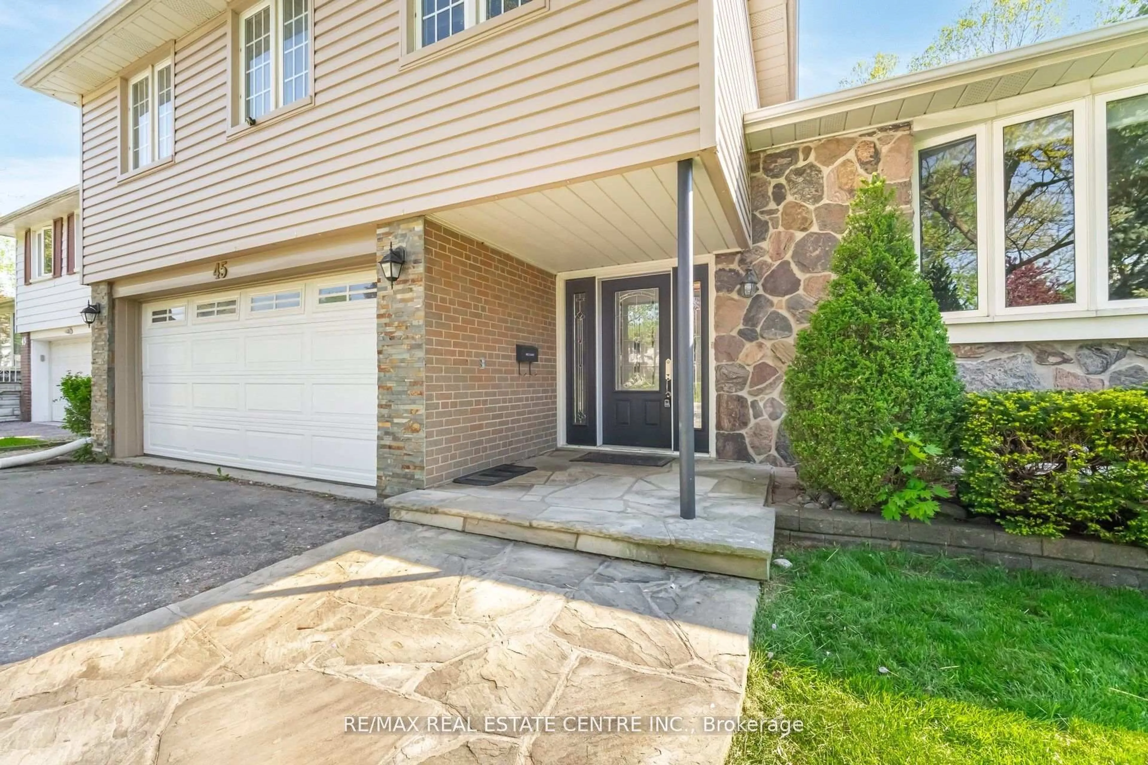 Unknown for 45 Core Cres, Brampton Ontario L6W 2G6
