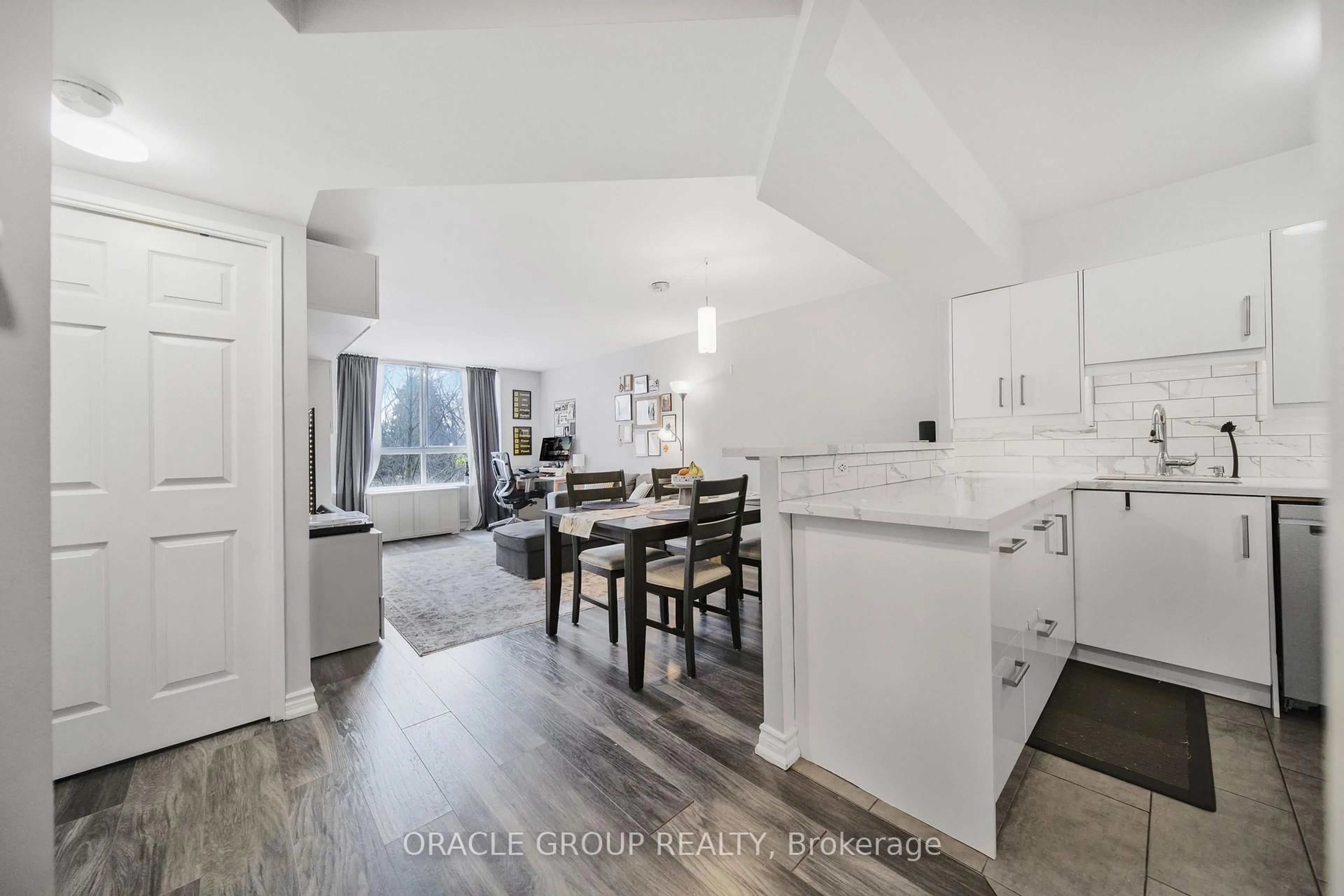 Open concept kitchen, unknown for 1485 Lakeshore Rd #511, Mississauga Ontario L5E 3G2