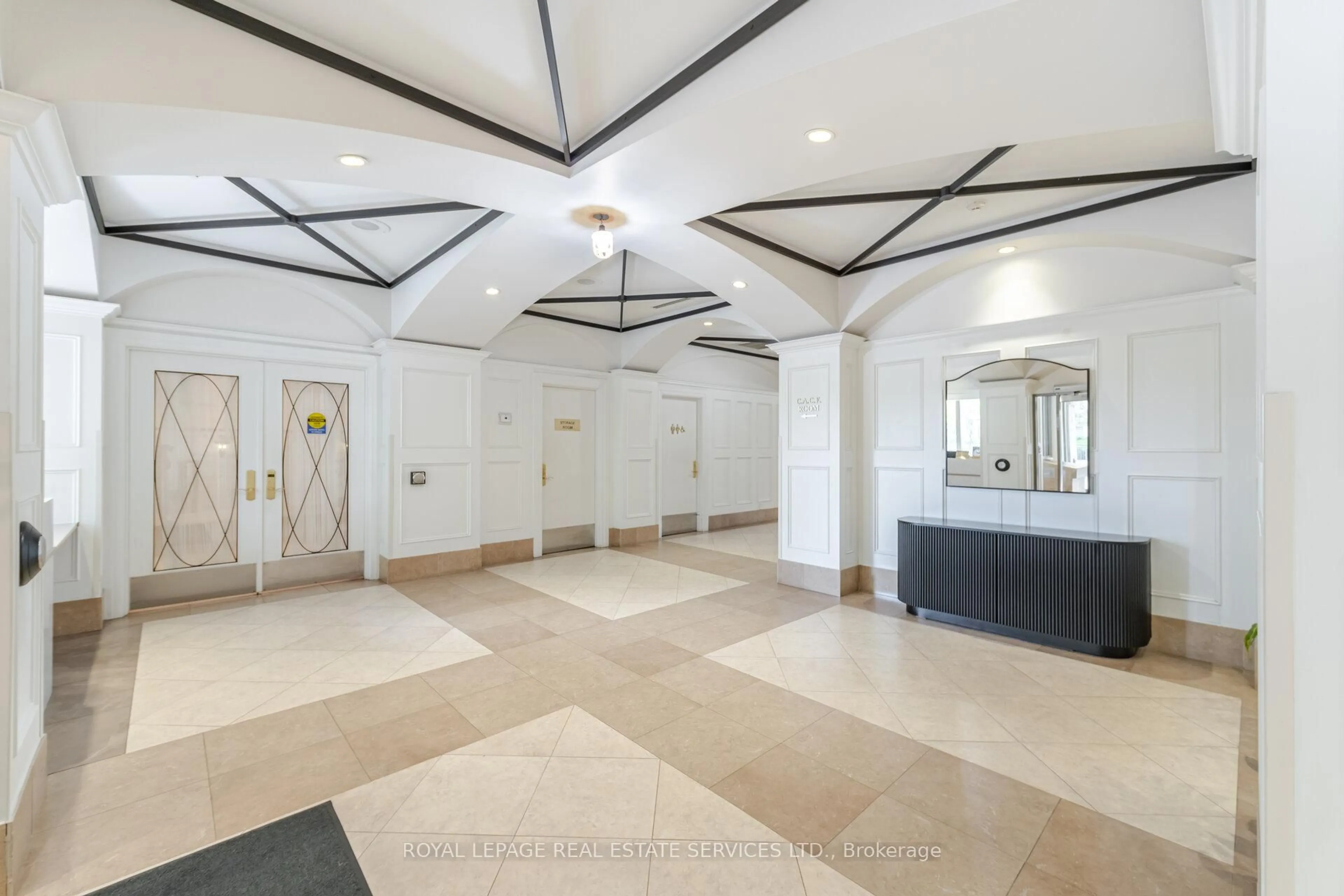 Indoor foyer for 5229 Dundas St #1907, Toronto Ontario M9B 6L9